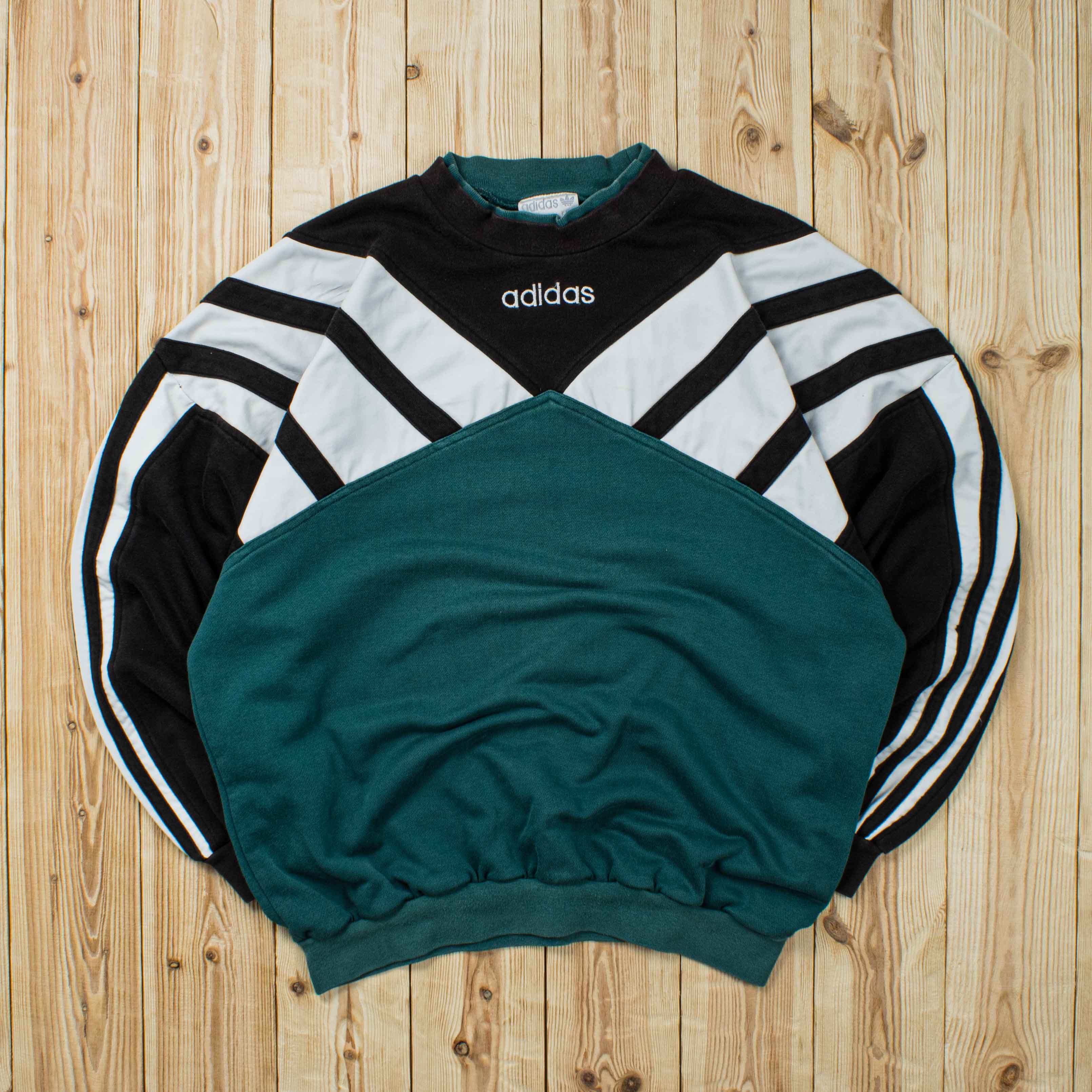 (L) Vintage Adidas Essential Embroidered Sweatshirt