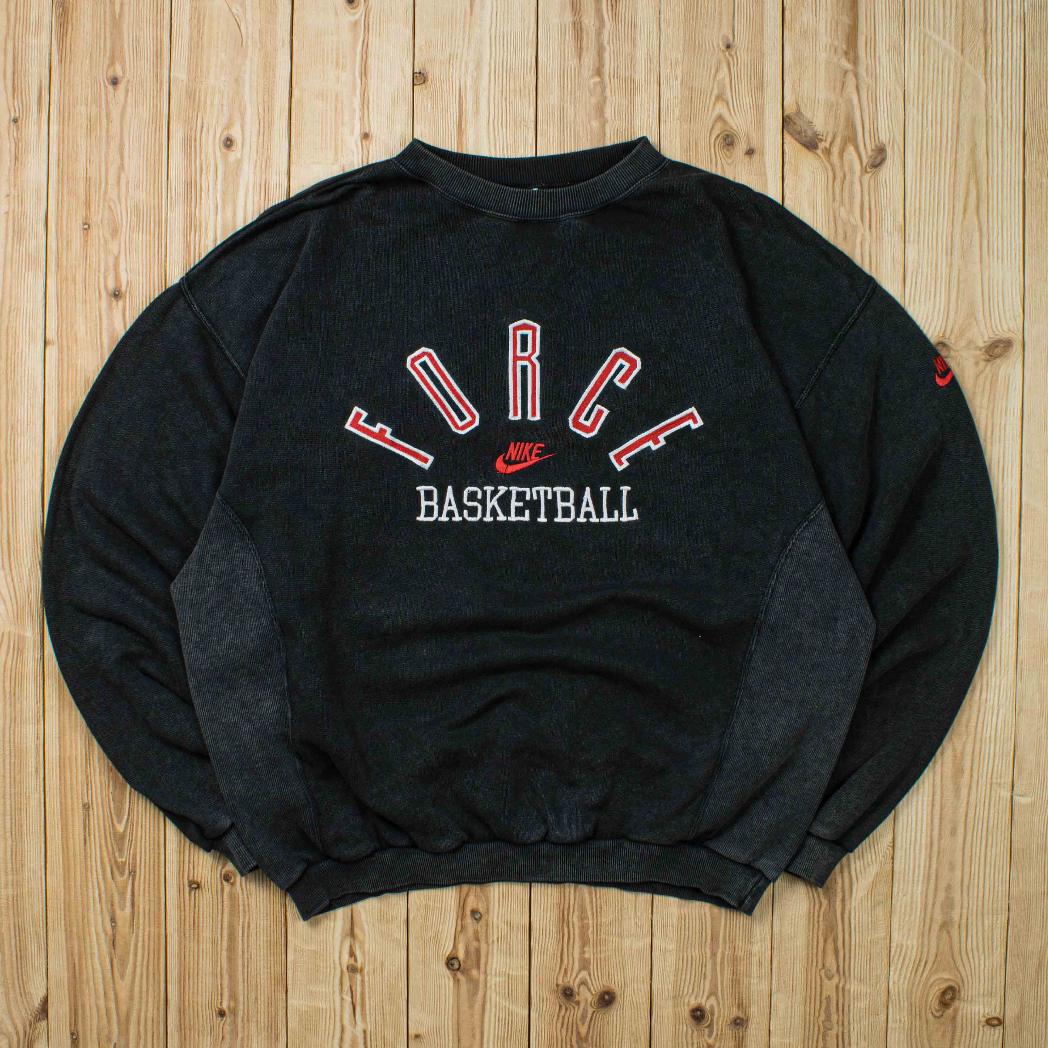 (L) Vintage Nike Force Basketball Embroidered Sweatshirt