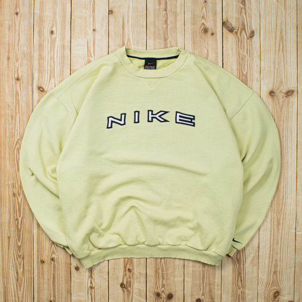 (L) Vintage Nike Spell Out Embroidered Sweatshirt