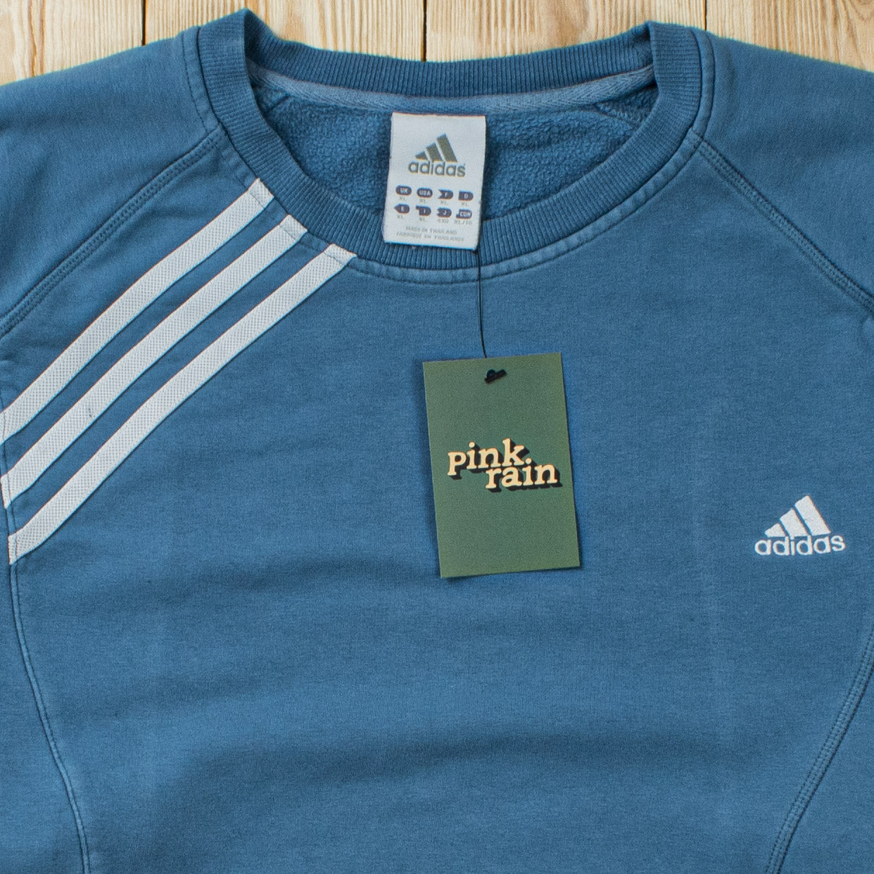 (L) Vintage Adidas Essential Embroidered Sweatshirt