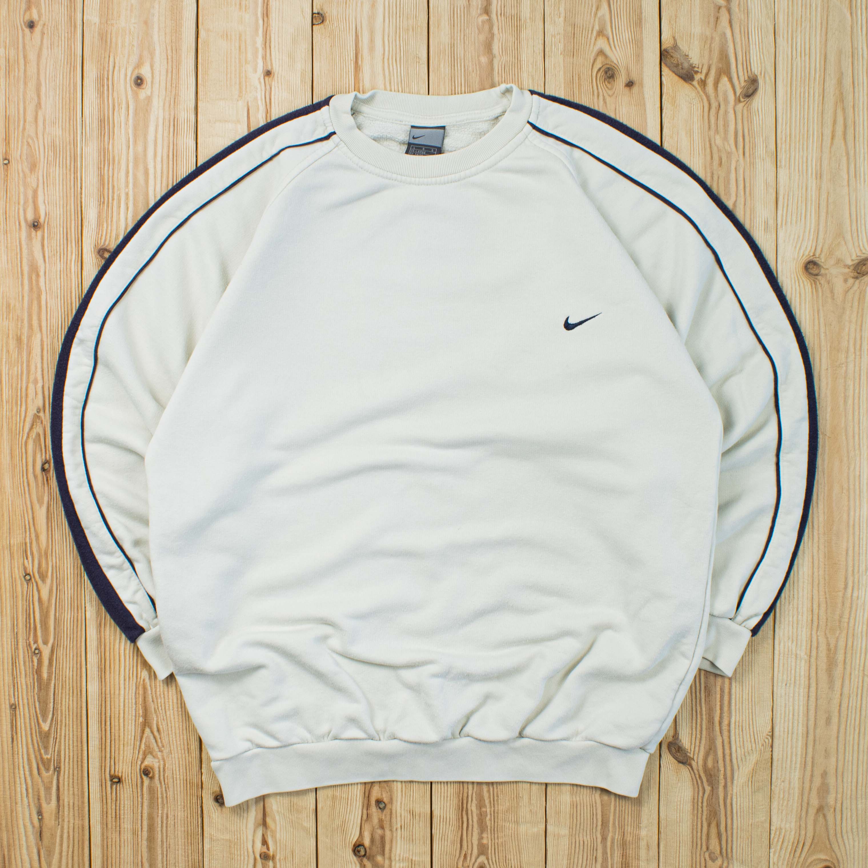 (M) Vintage Nike Essential Embroidered Sweatshirt