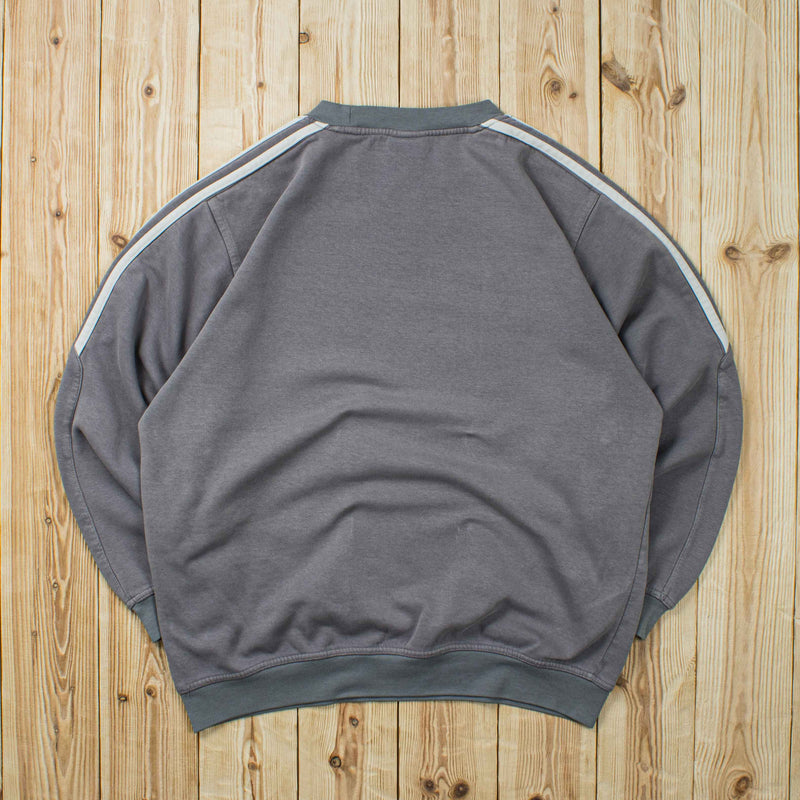 (L) Vintage Adidas Essential Embroidered Sweatshirt