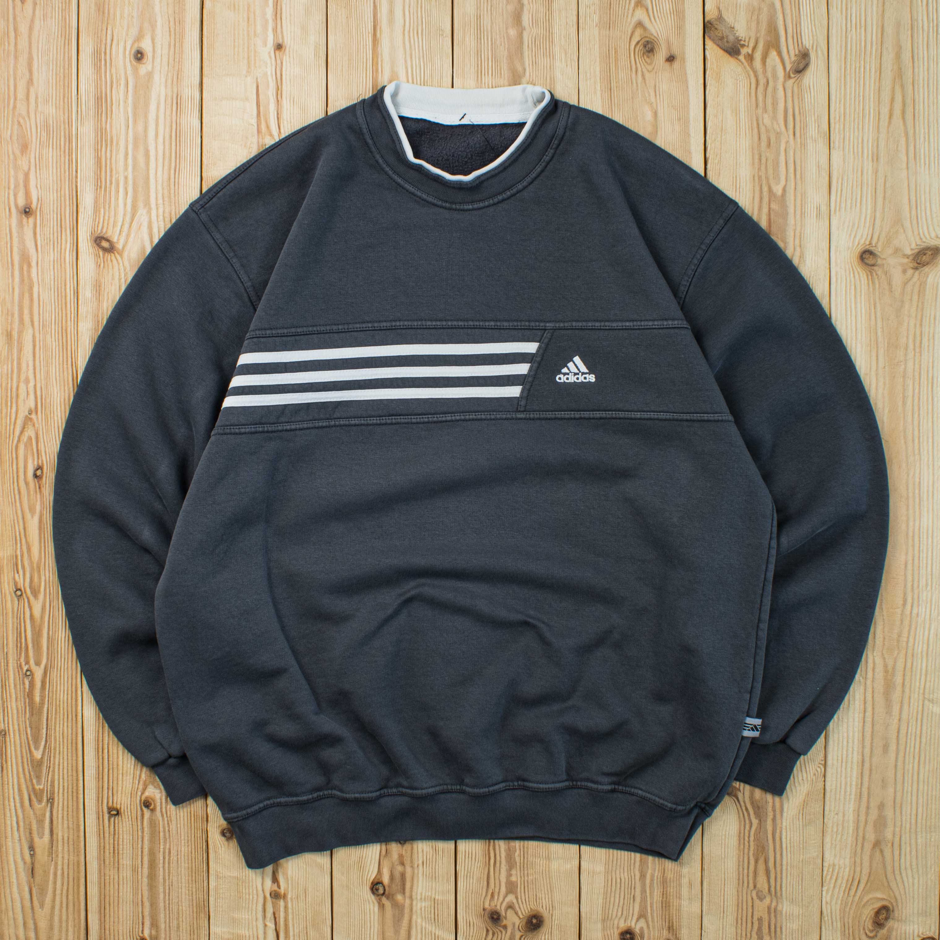 (M) Vintage Adidas Essential Embroidered Sweatshirt