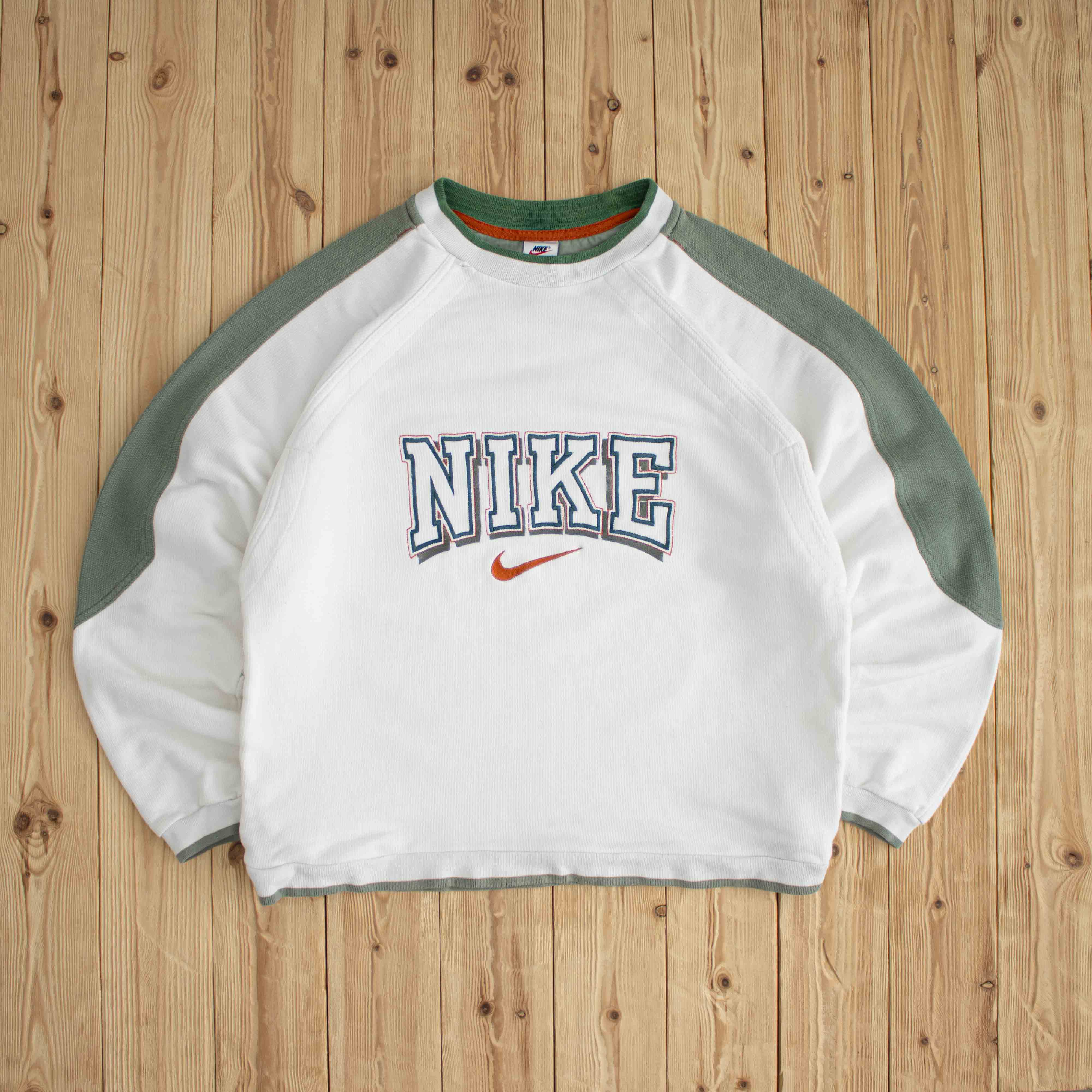 (L) Nike Spell Out Vintage Embroidered Sweatshirt White
