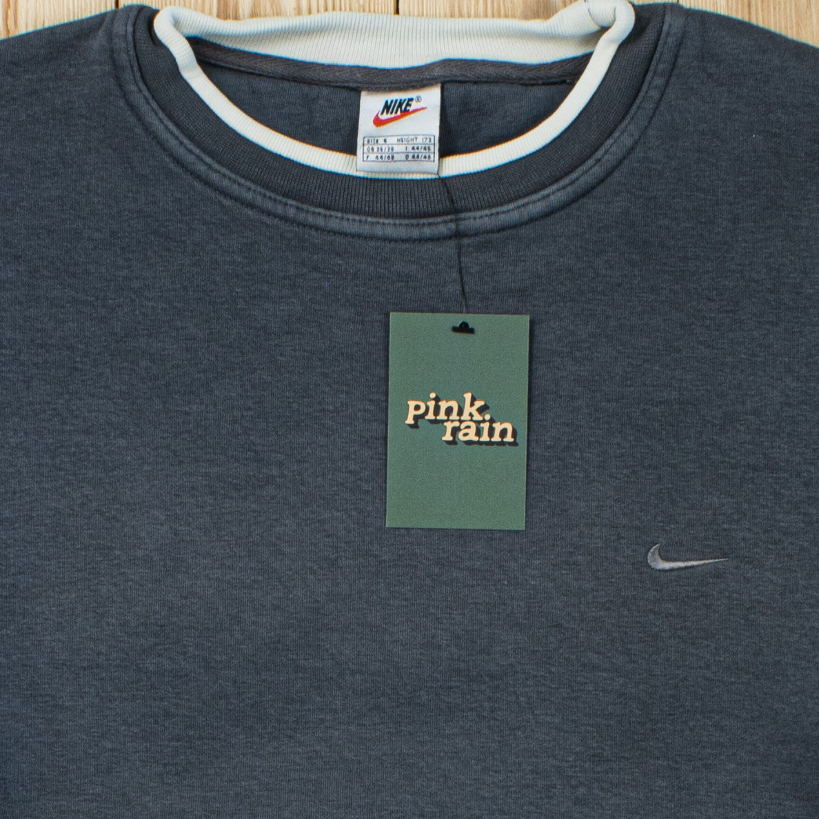 (M) Vintage Nike Essential Embroidered Sweatshirt