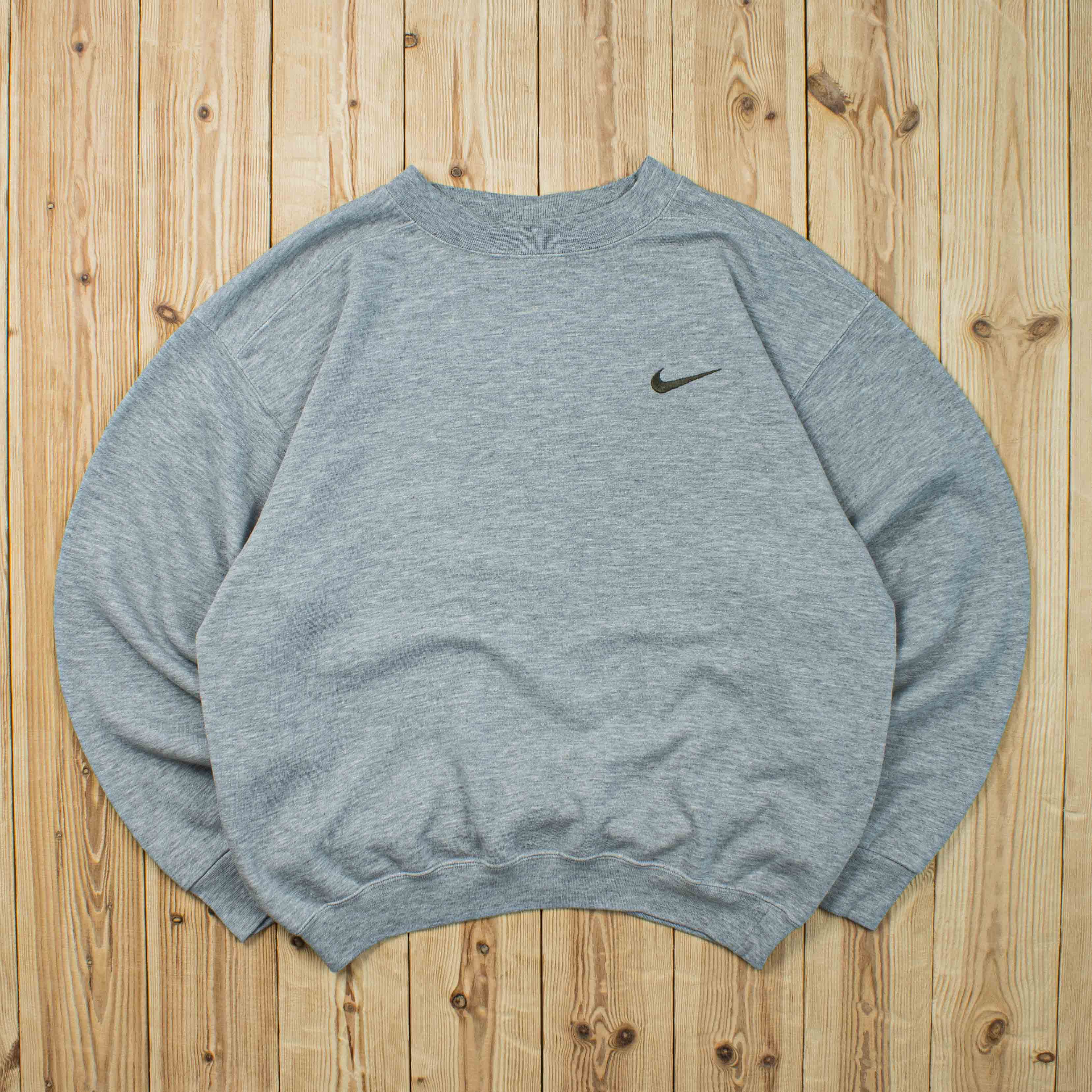 (M) Vintage Nike Essential Embroidered Sweatshirt