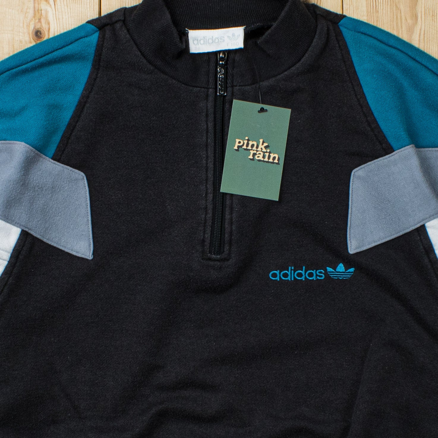 (M) Vintage Adidas Embroidered Quarter-Zip Sweatshirt