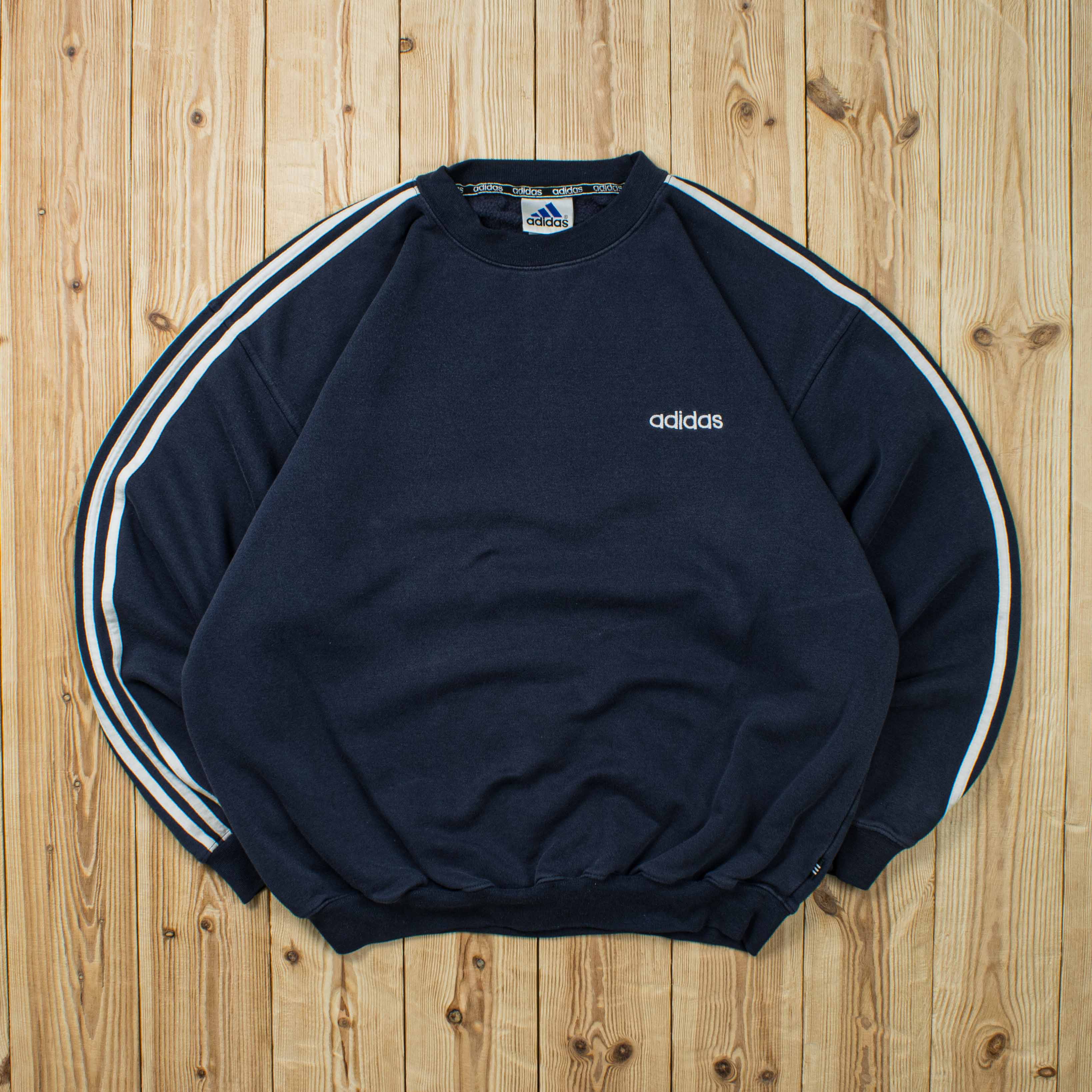 (L) Vintage Adidas Essential Embroidered Sweatshirt