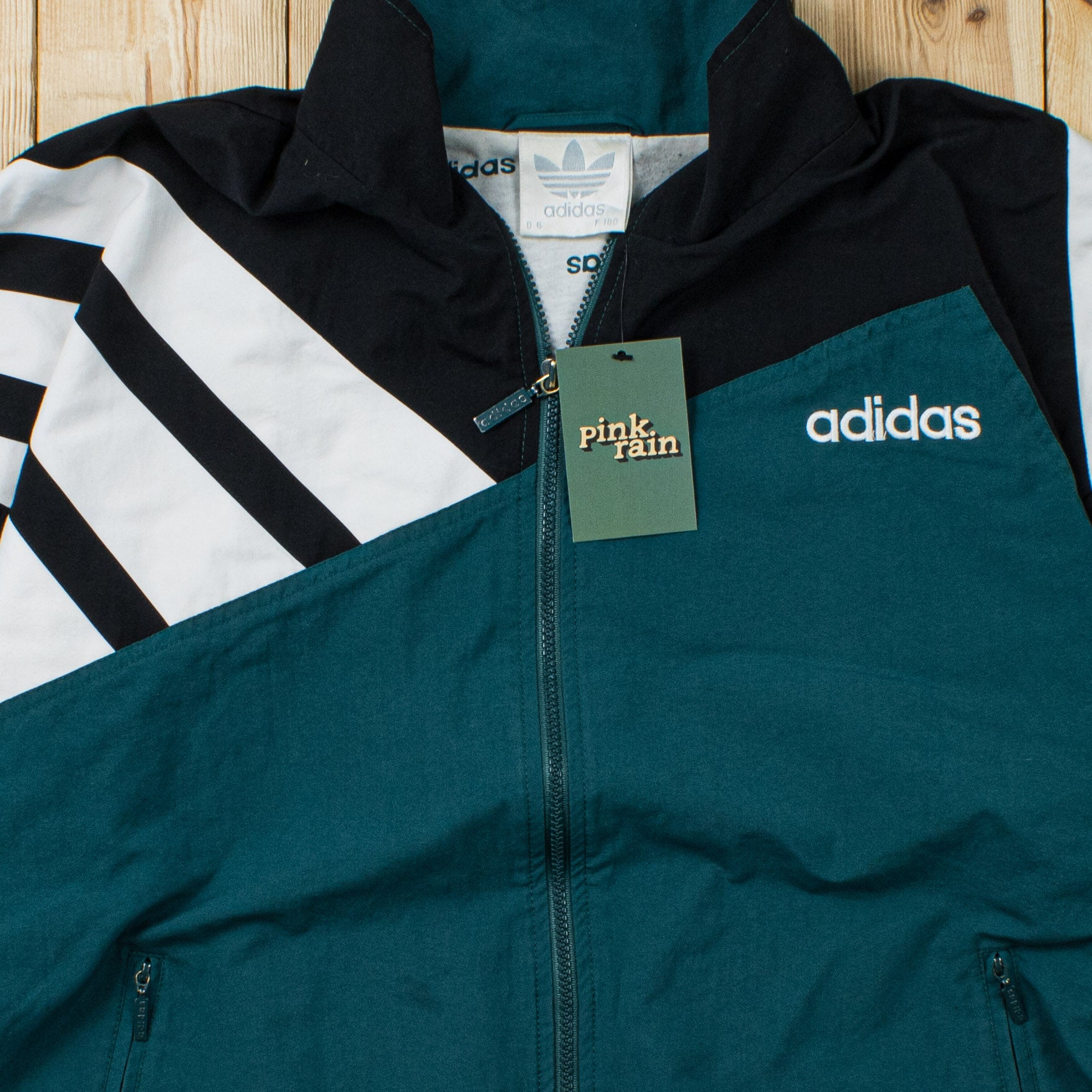 (L) Vintage Adidas Essential Embroidered Jacket