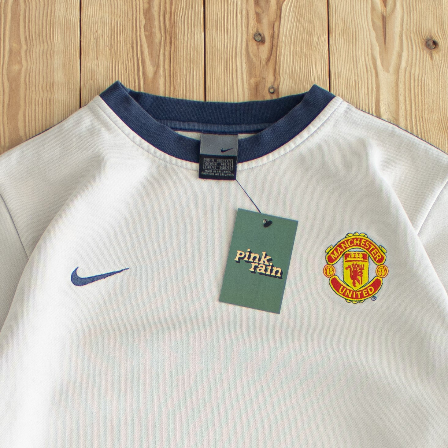 (M) Nike Manchester United Vintage Embroidered Sweatshirt Beige
