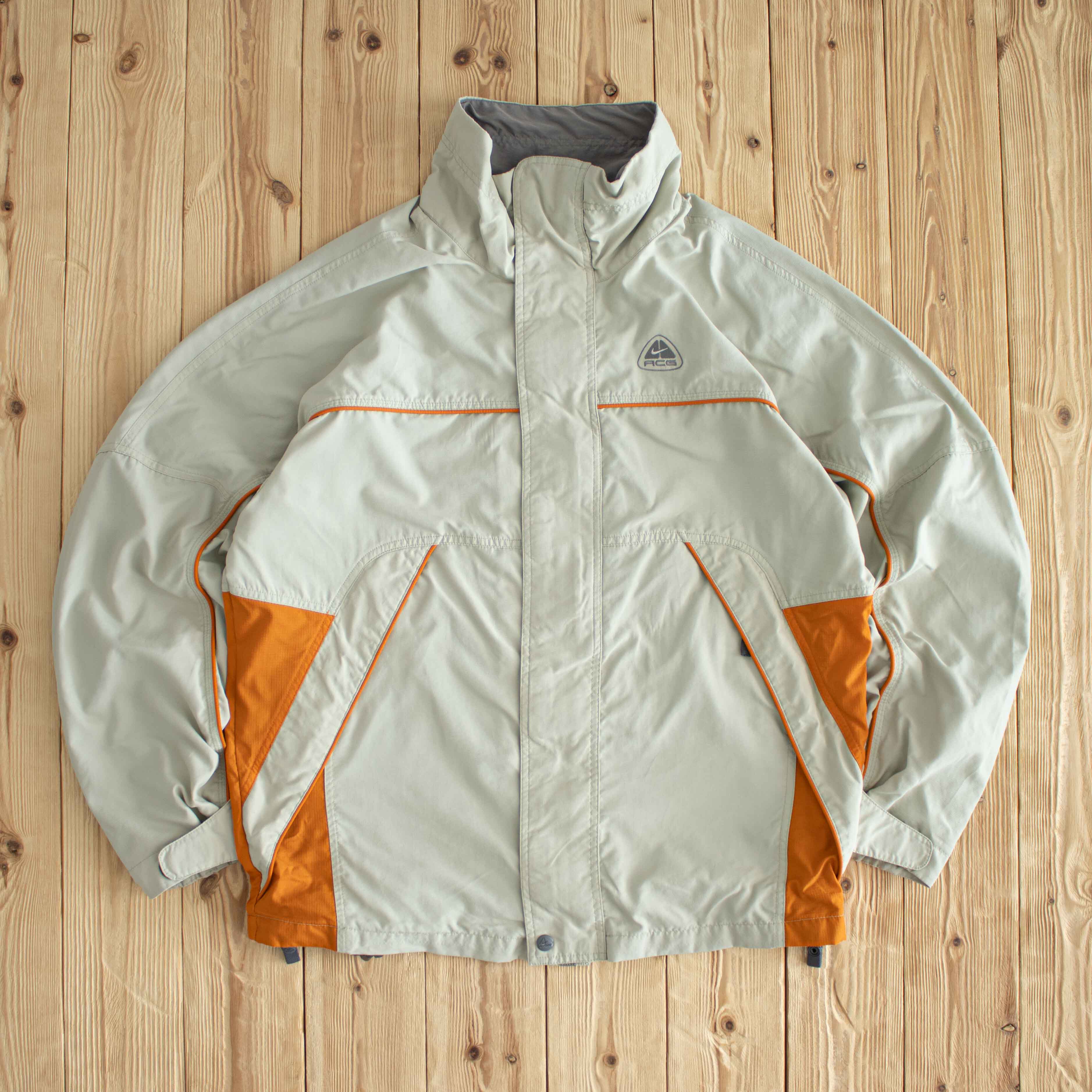 (M/L) Nike ACG Vintage Embroidered Jacket Beige