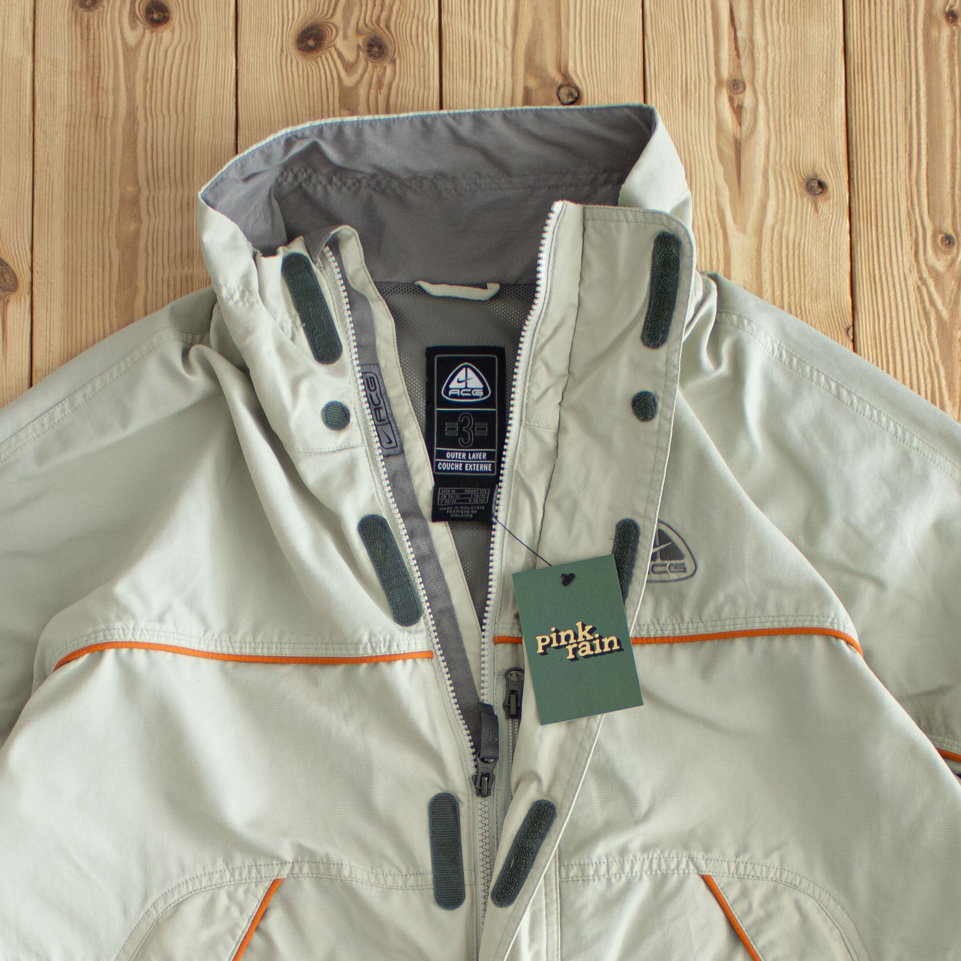(M/L) Nike ACG Vintage Embroidered Jacket Beige