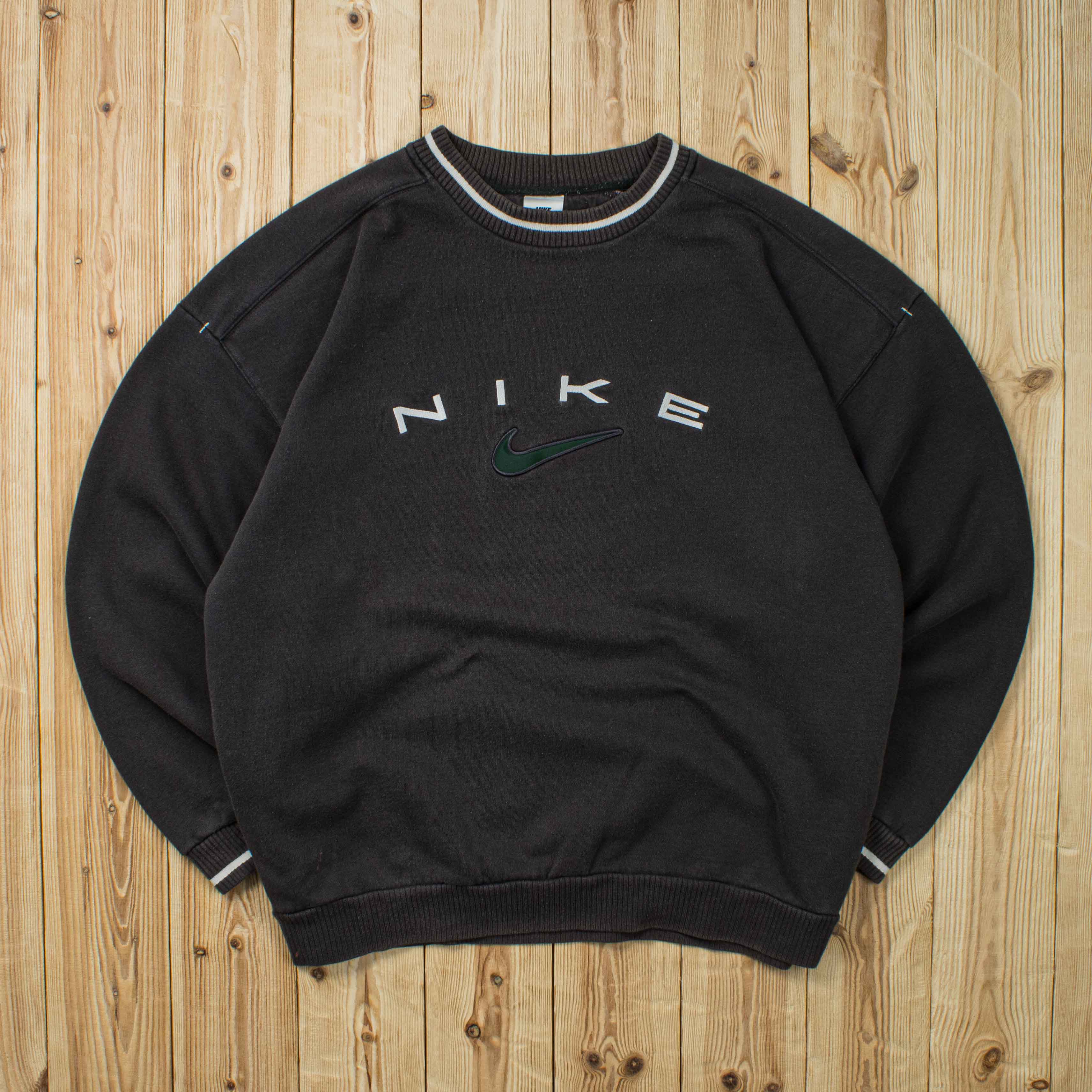 (L) Vintage Nike Spell Out Embroidered Sweatshirt