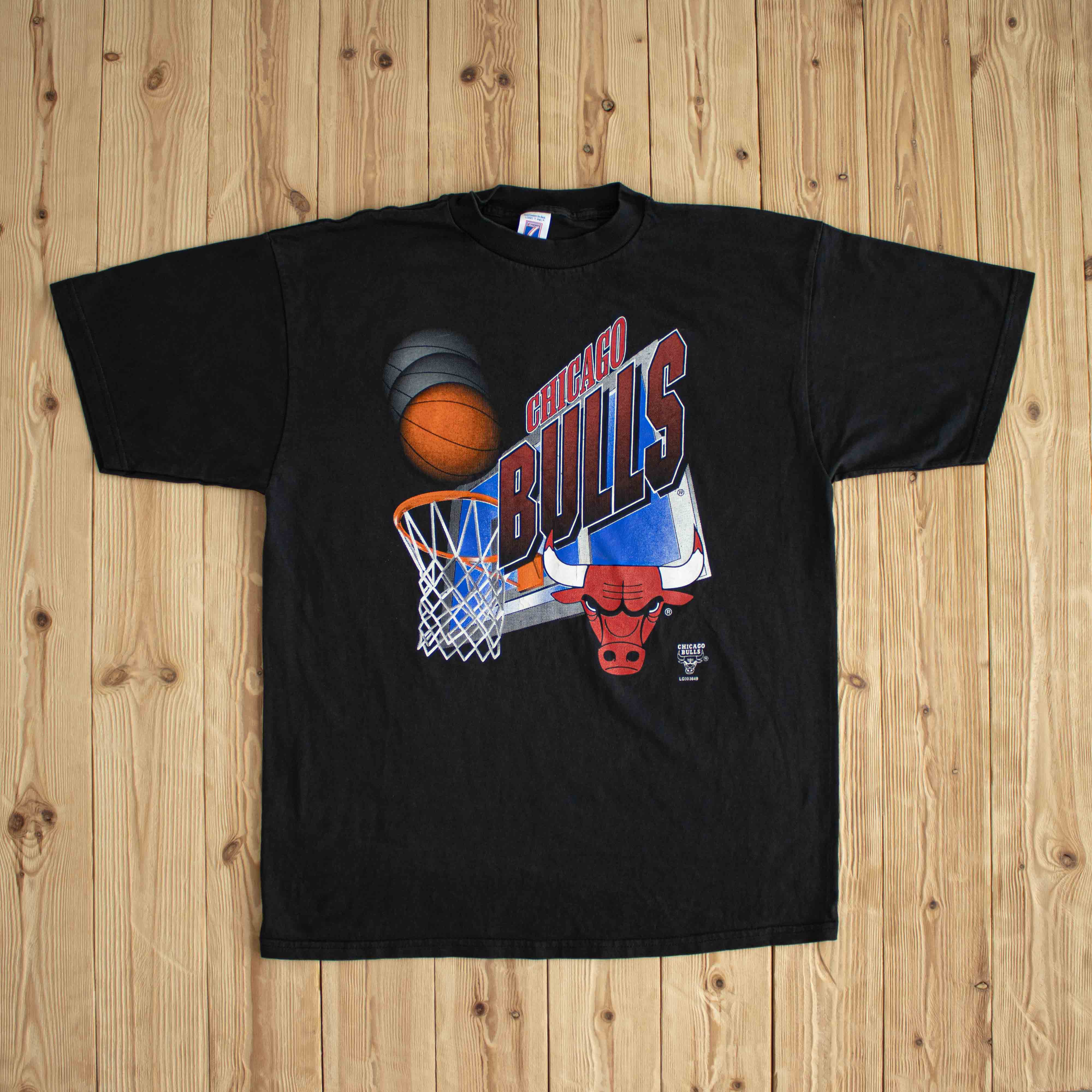 (L) Logo 7 Chicago Bulls Vintage T-Shirt Black