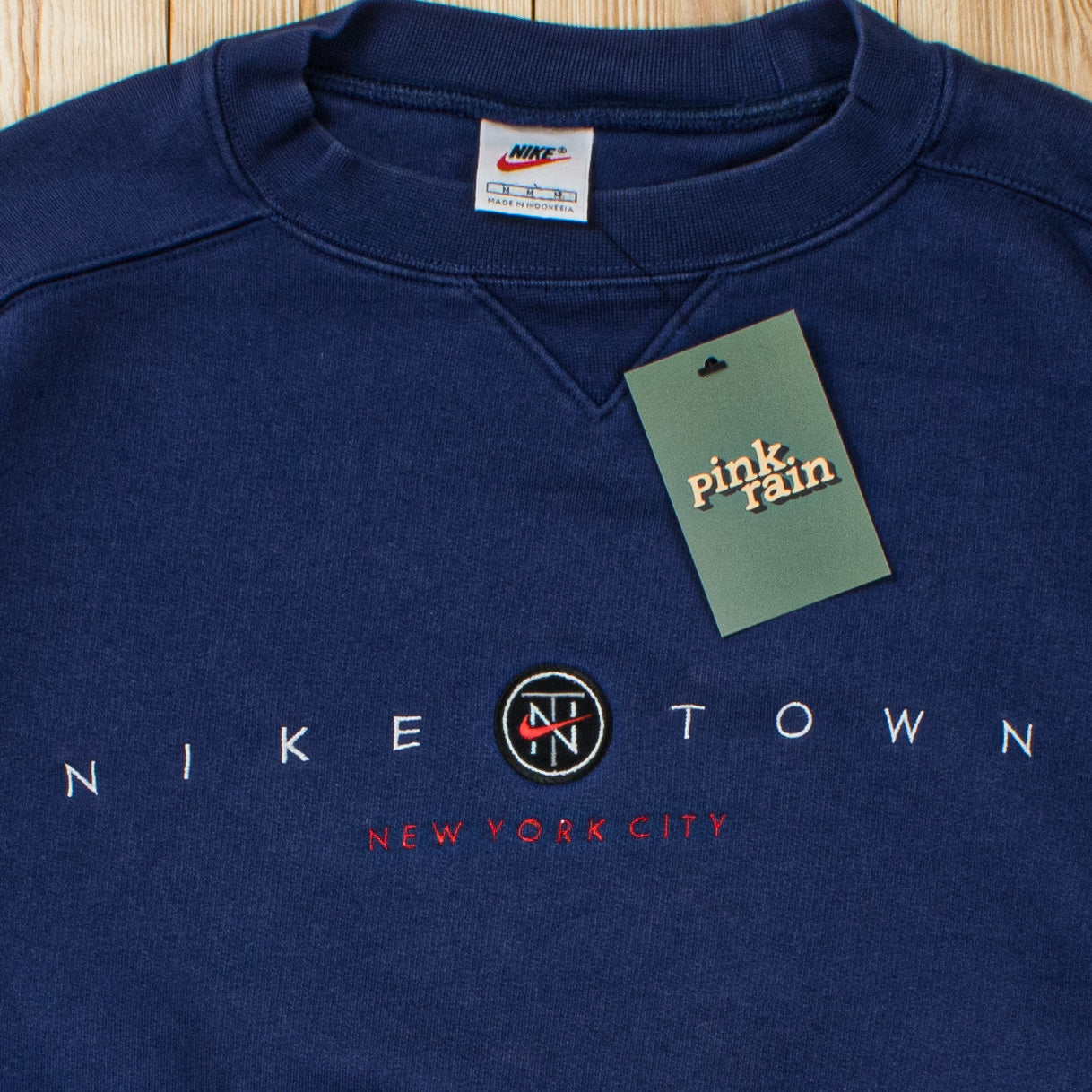 (L) Vintage Nike Town NYC Embroidered Sweatshirt