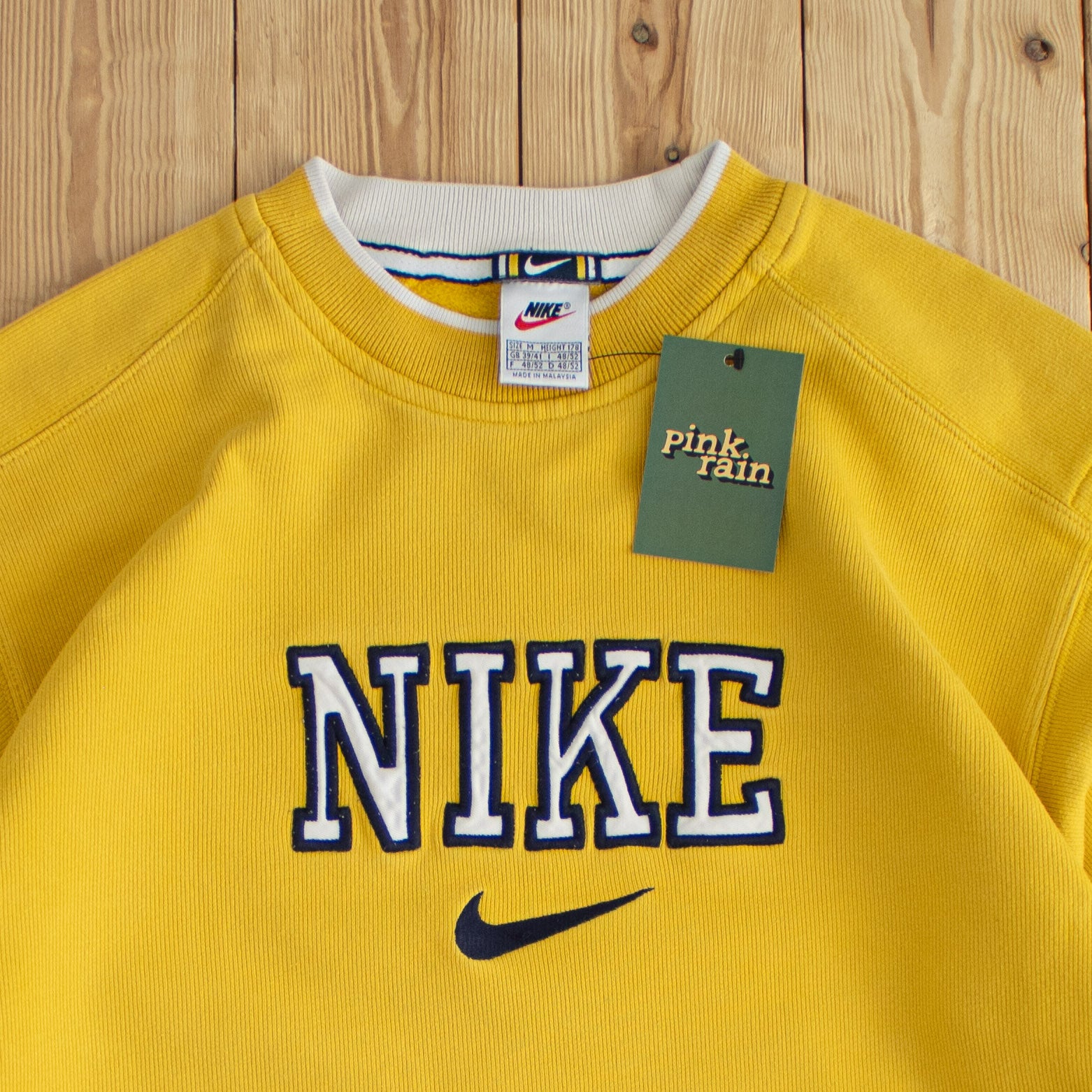 (M) Nike Spell Out Vintage Embroidered Sweatshirt Yellow