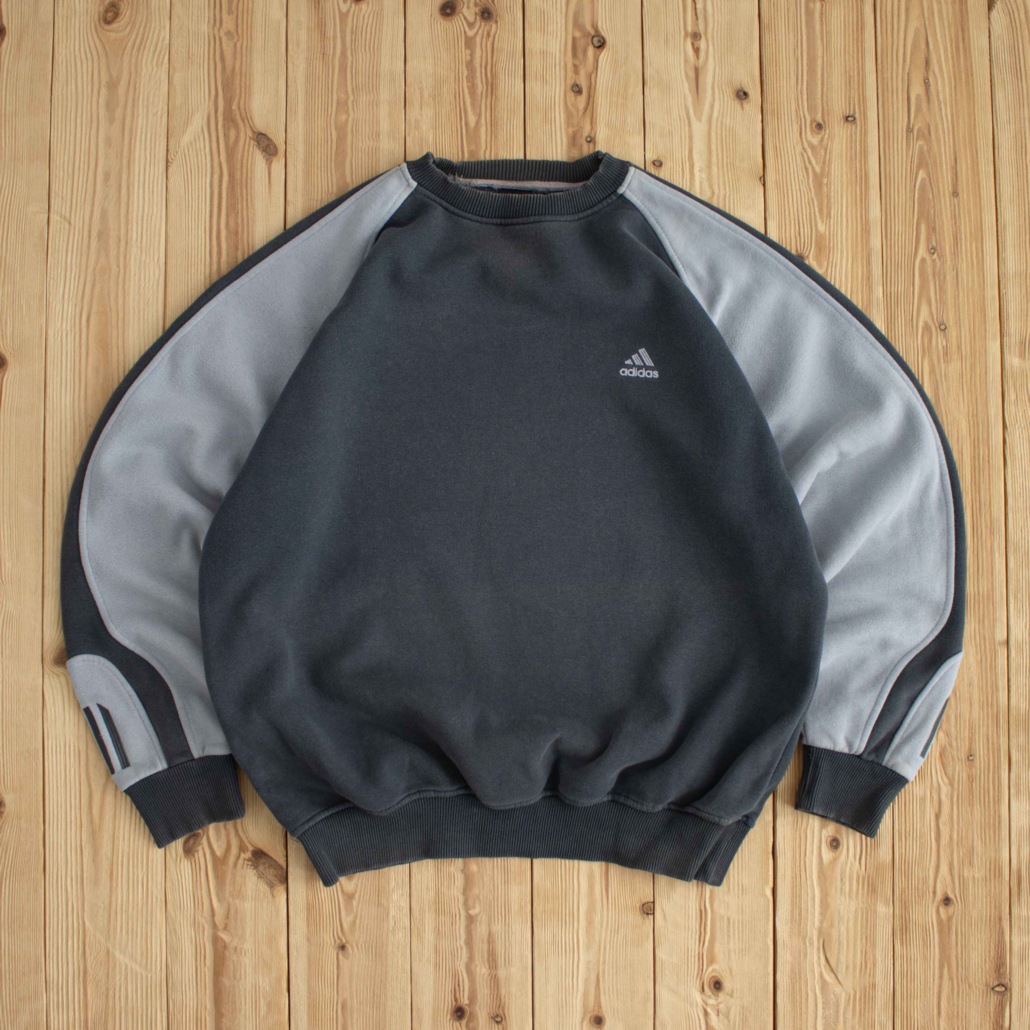 (M/L) Adidas Vintage Essential Embroidered Sweatshirt Gray