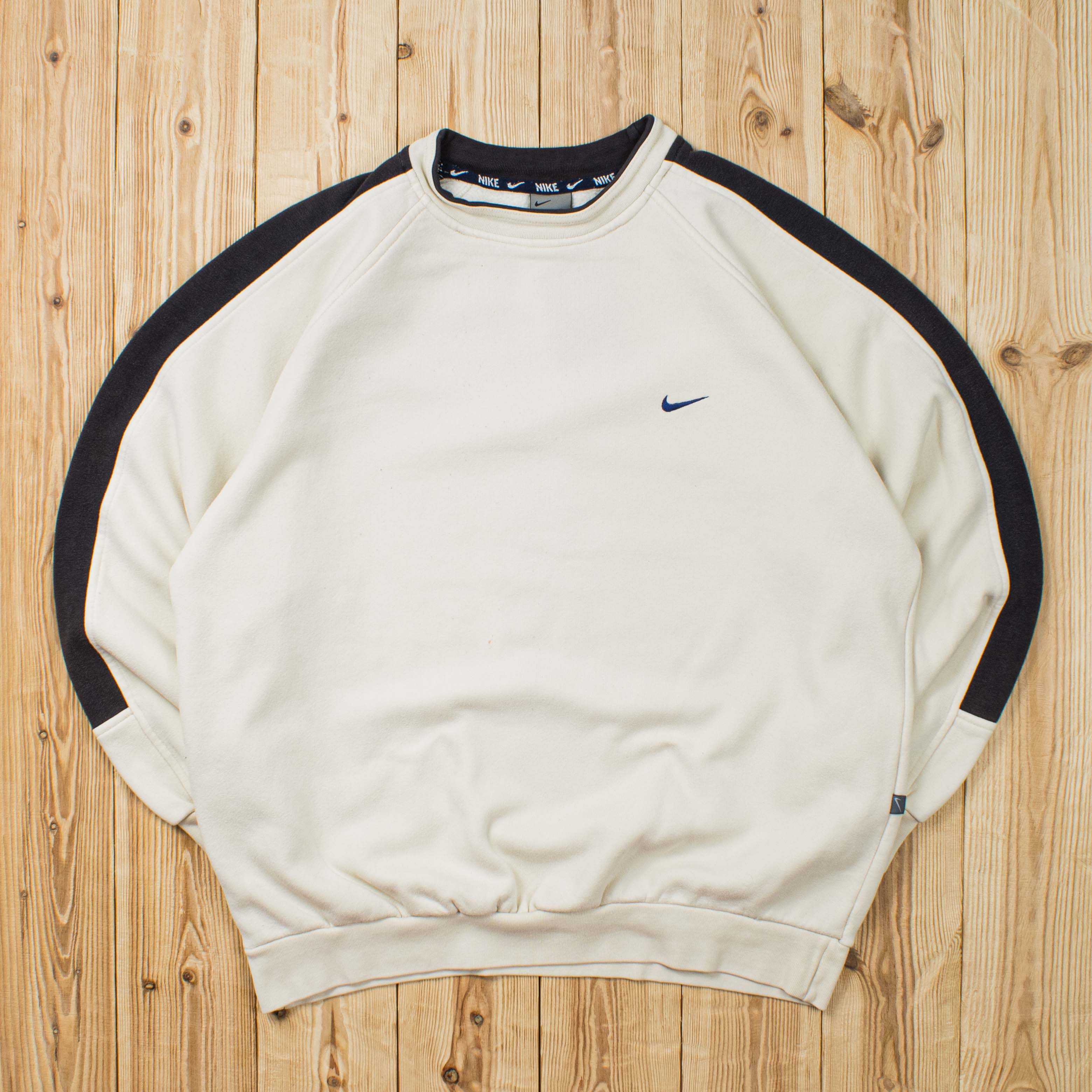 (L) Vintage Nike Essential Embroidered Sweatshirt