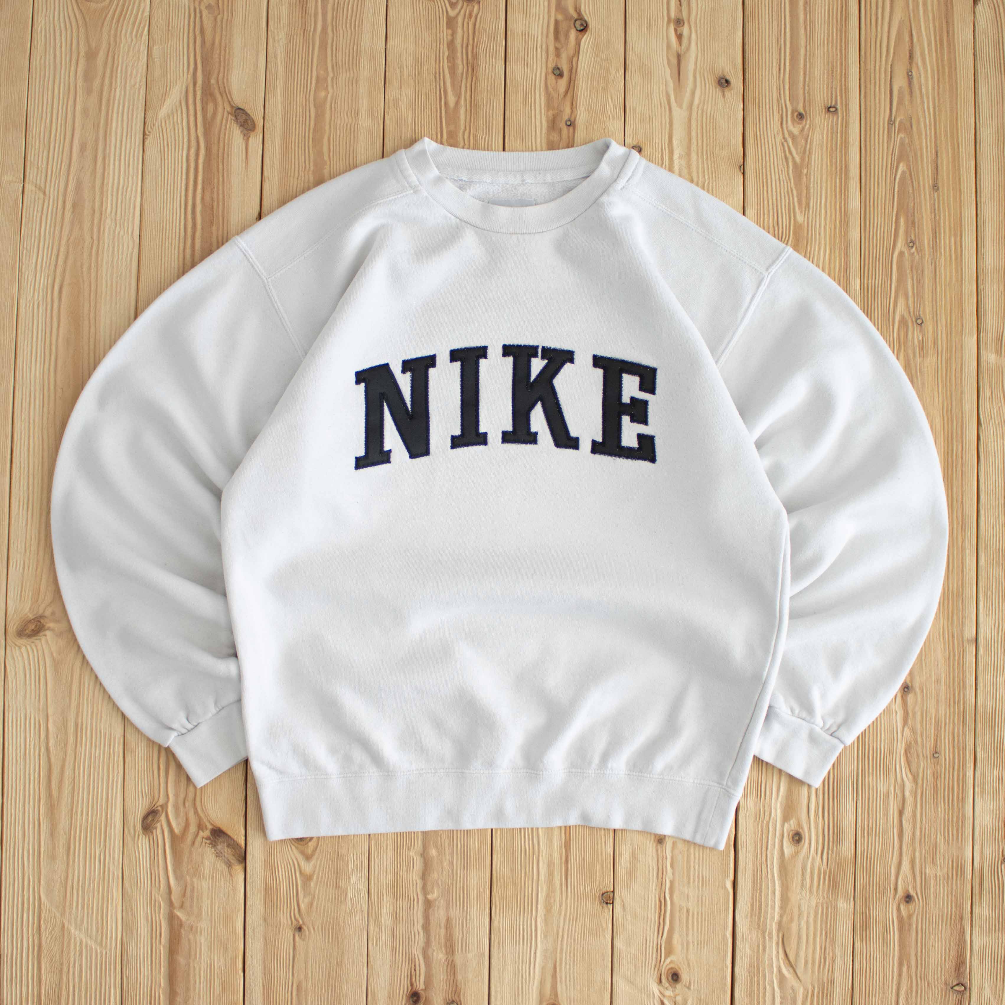 (S) Nike Spell Out Vintage Embroidered Sweatshirt White