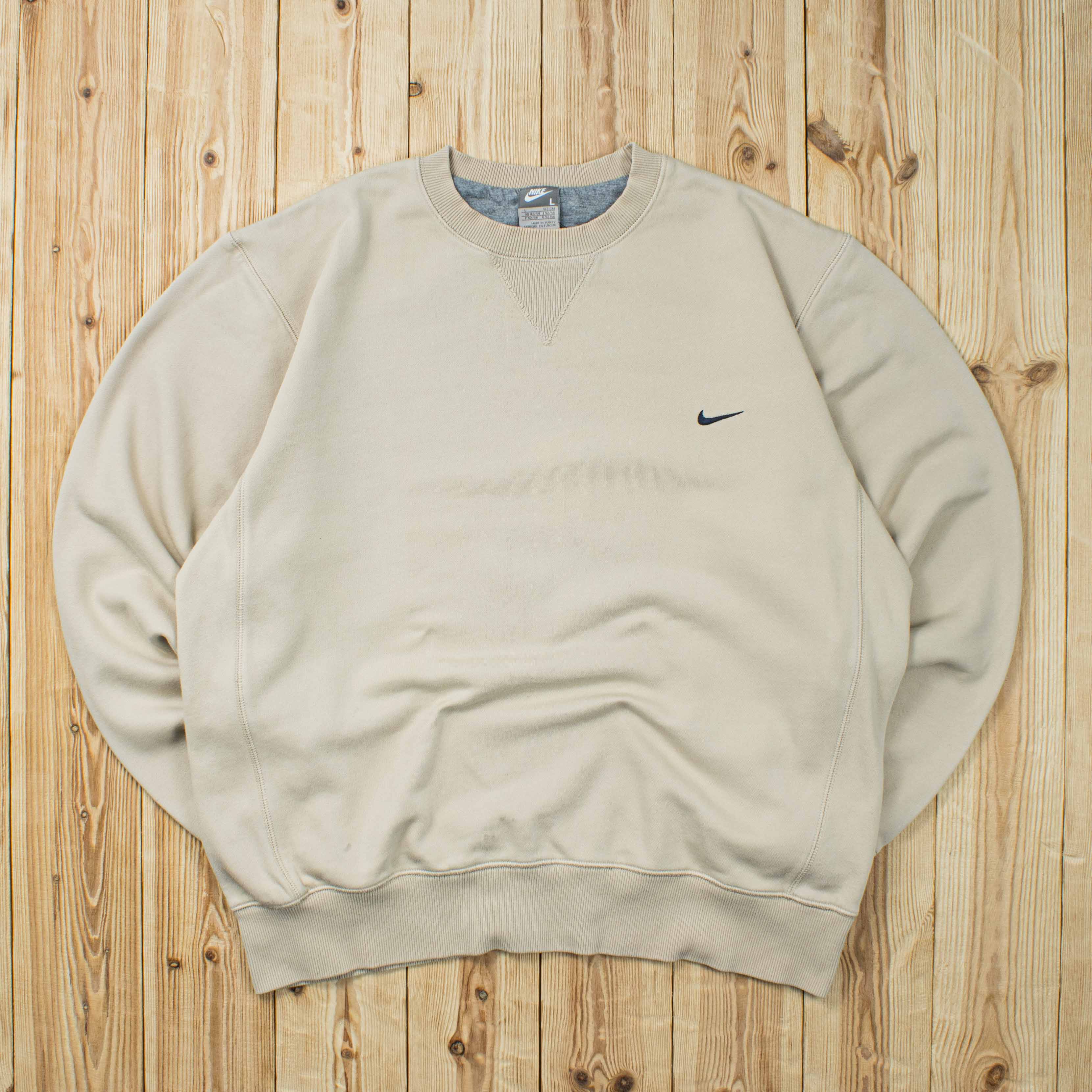 (L) Vintage Nike Essential Embroidered Sweatshirt