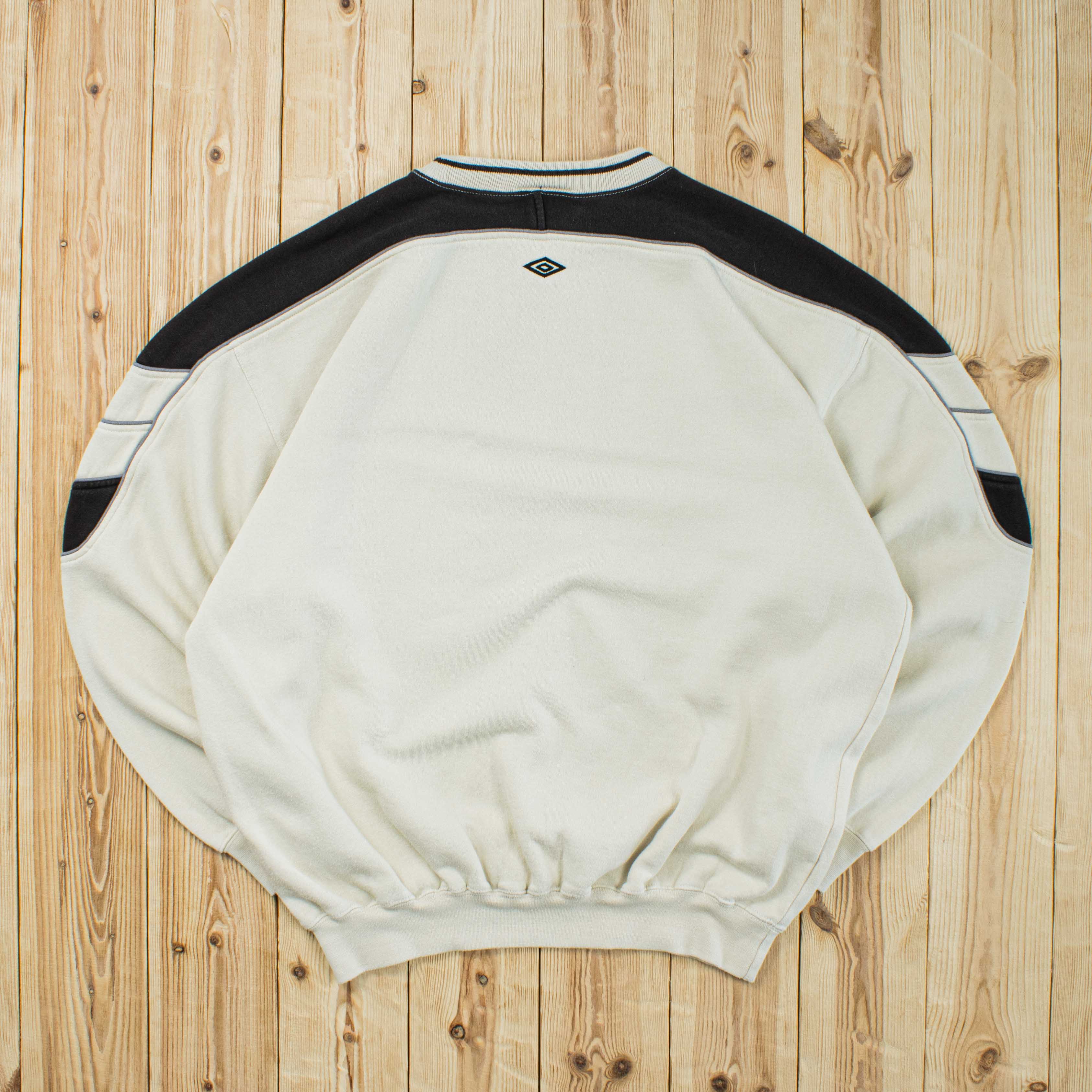 (L) Vintage Umbro Essential Embroidered Sweatshirt