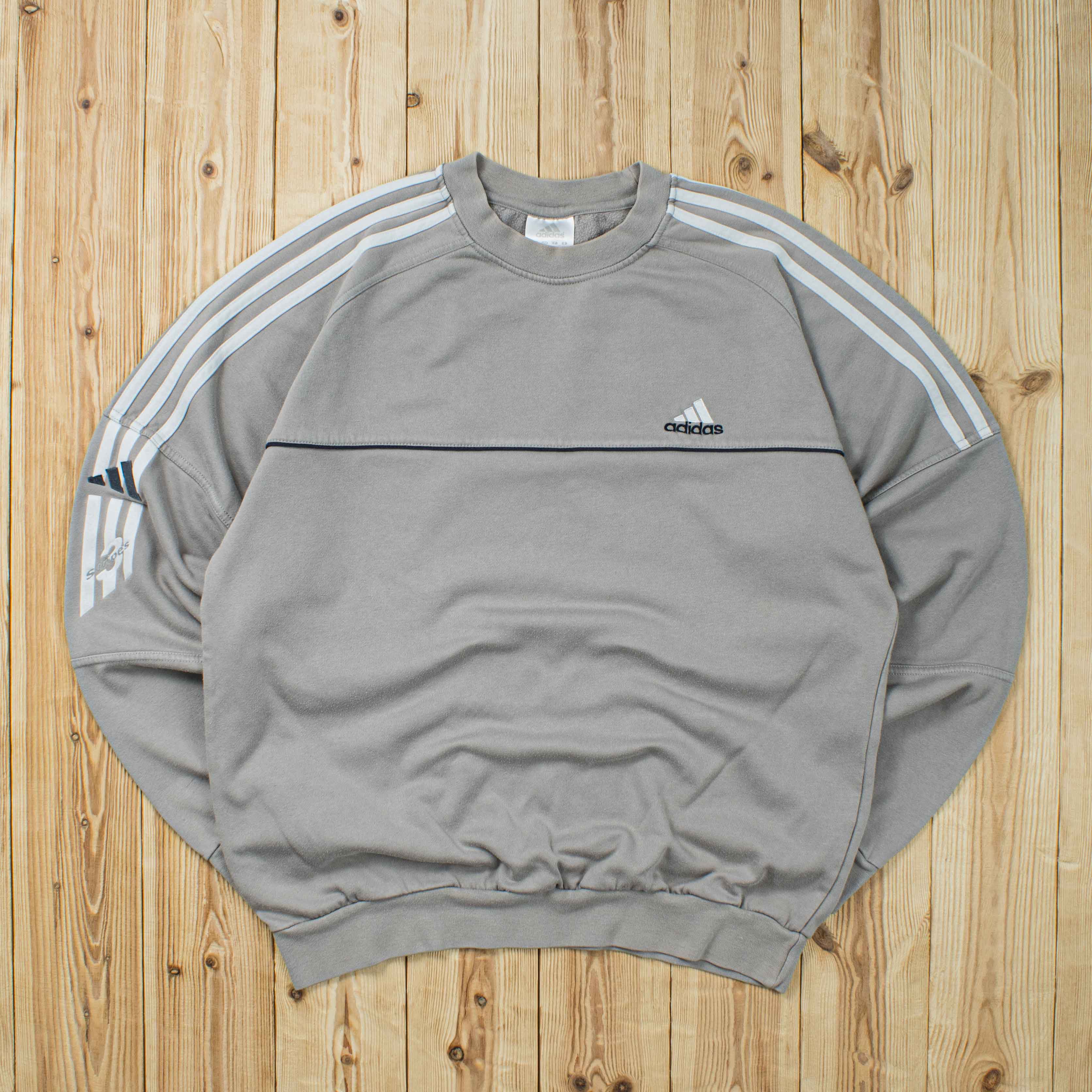 (L) Vintage Adidas Essential Embroidered Sweatshirt