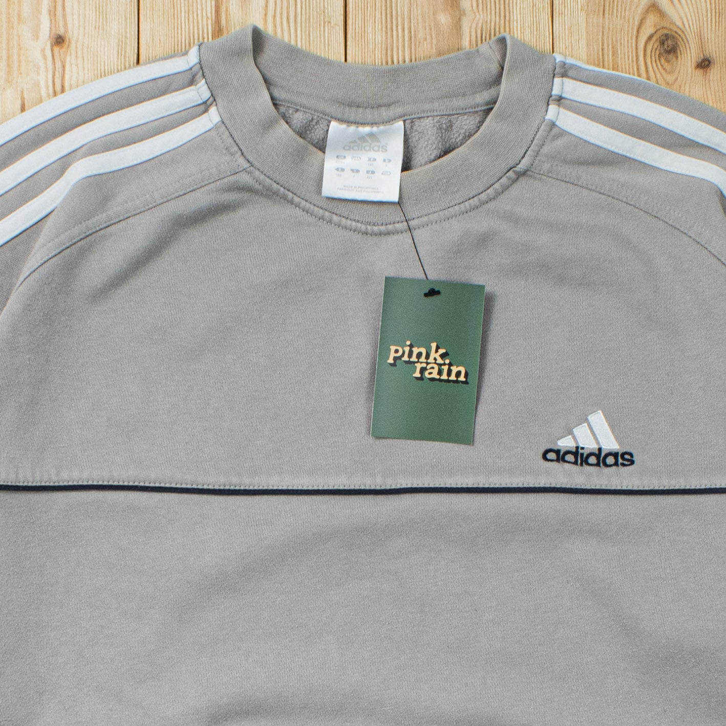 (L) Vintage Adidas Essential Embroidered Sweatshirt