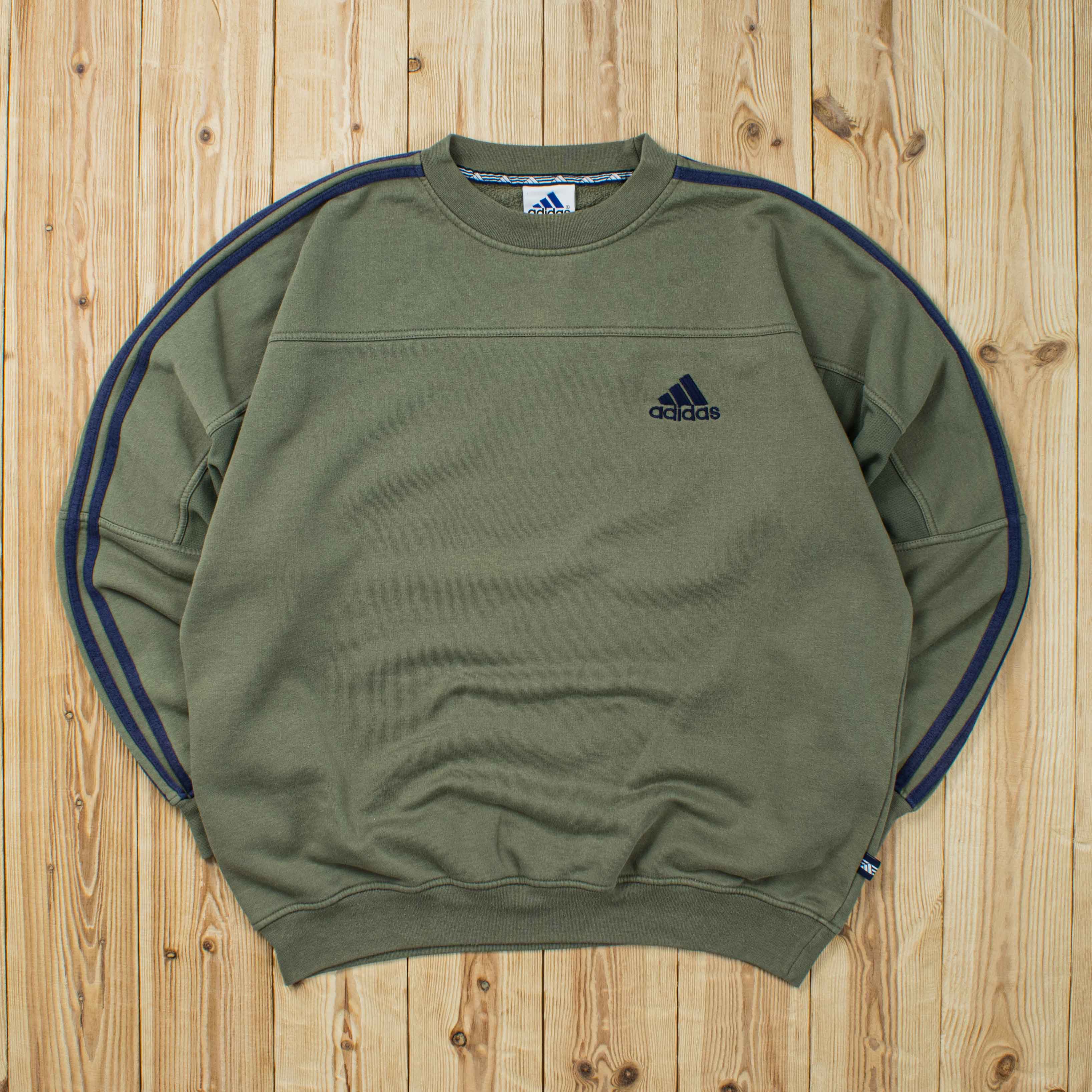 (L) Vintage Adidas Essential Embroidered Sweatshirt