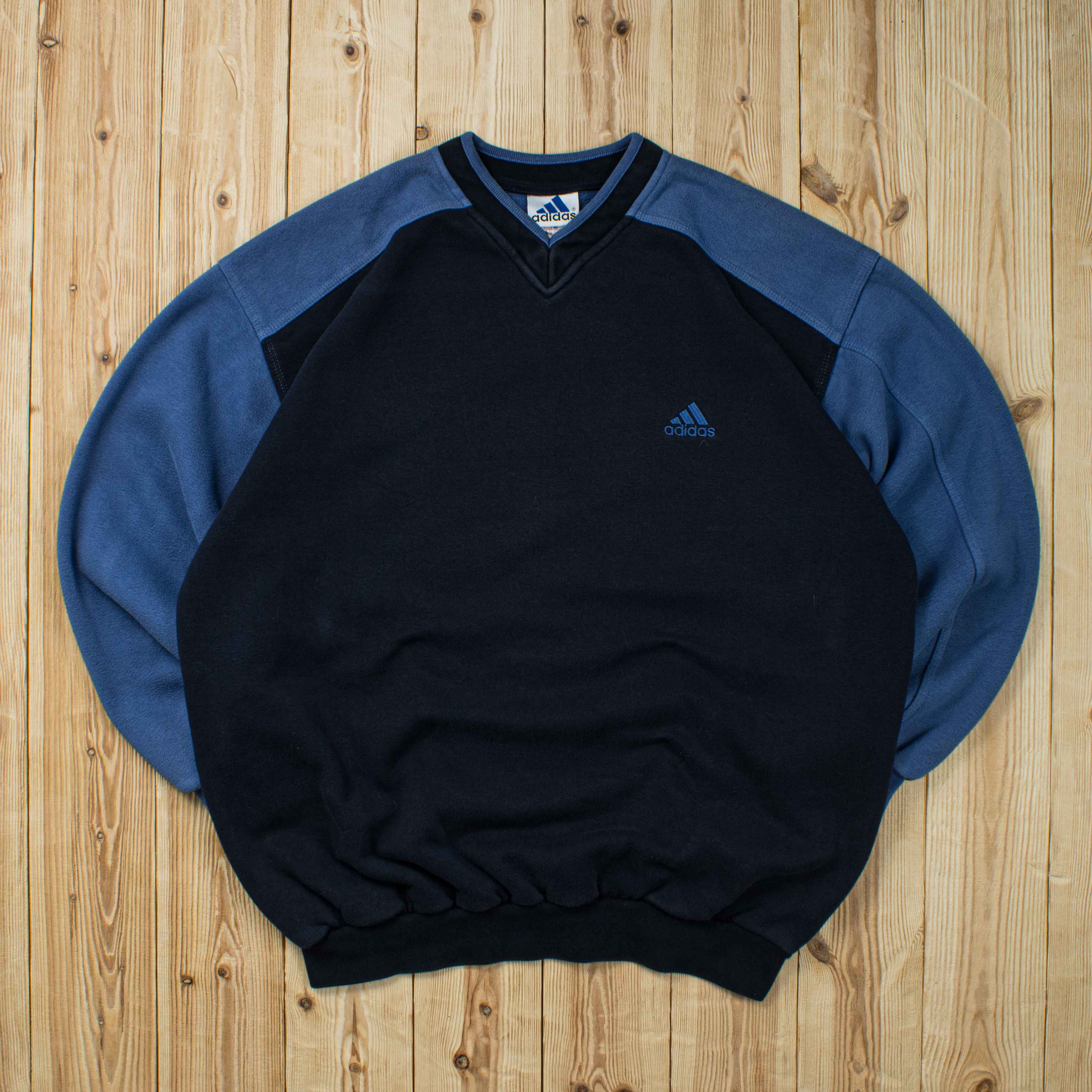 (L) Vintage Adidas Essential Embroidered Sweatshirt