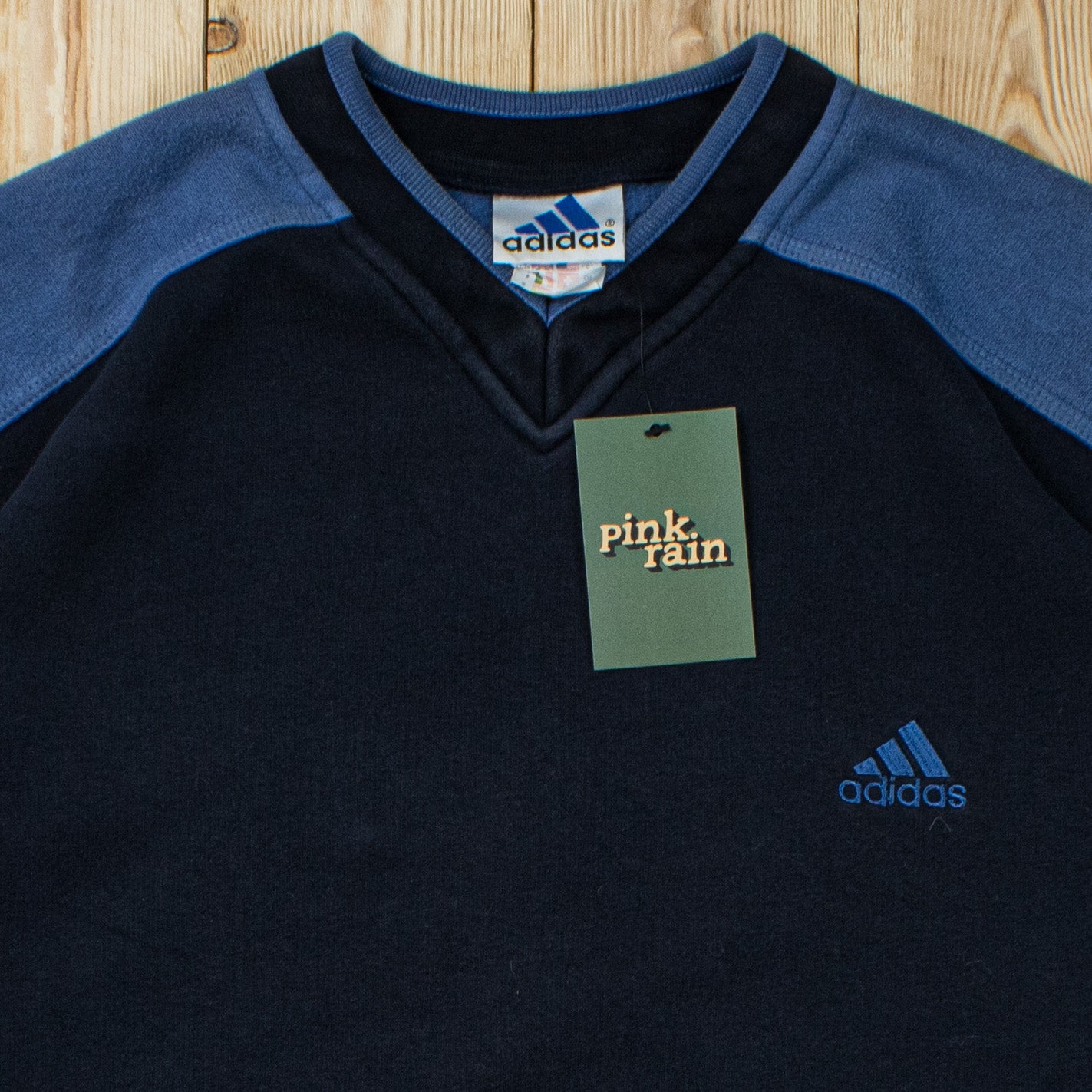 (L) Vintage Adidas Essential Embroidered Sweatshirt