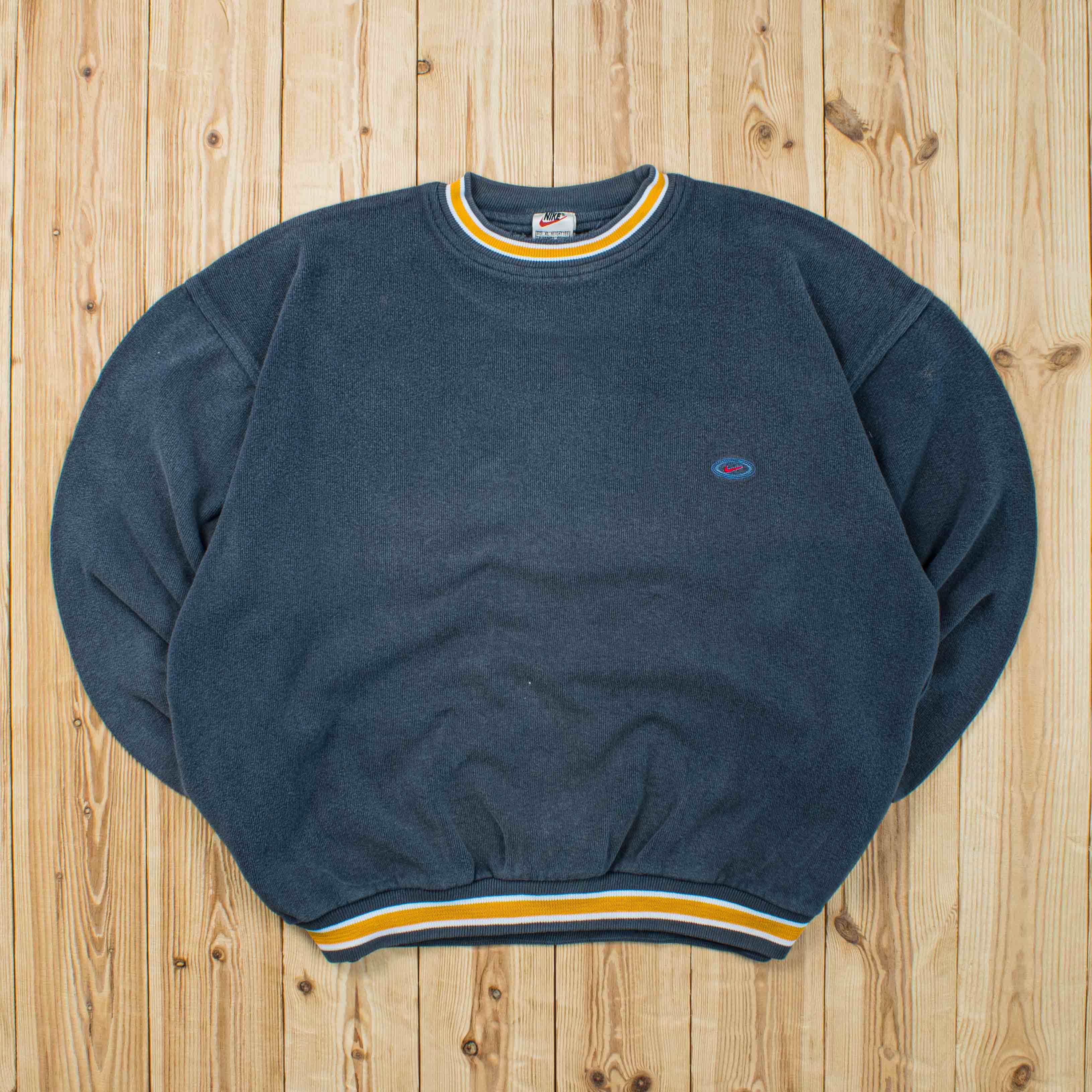(L) Vintage Nike Essential Embroidered Sweatshirt