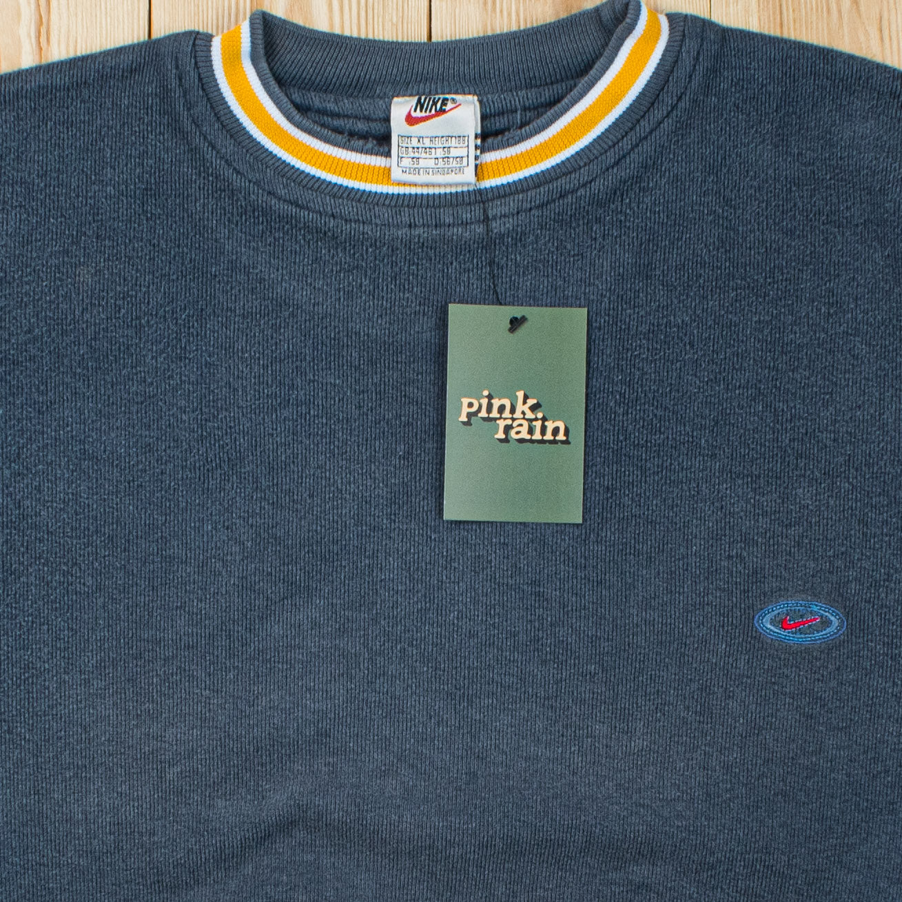 (L) Vintage Nike Essential Embroidered Sweatshirt