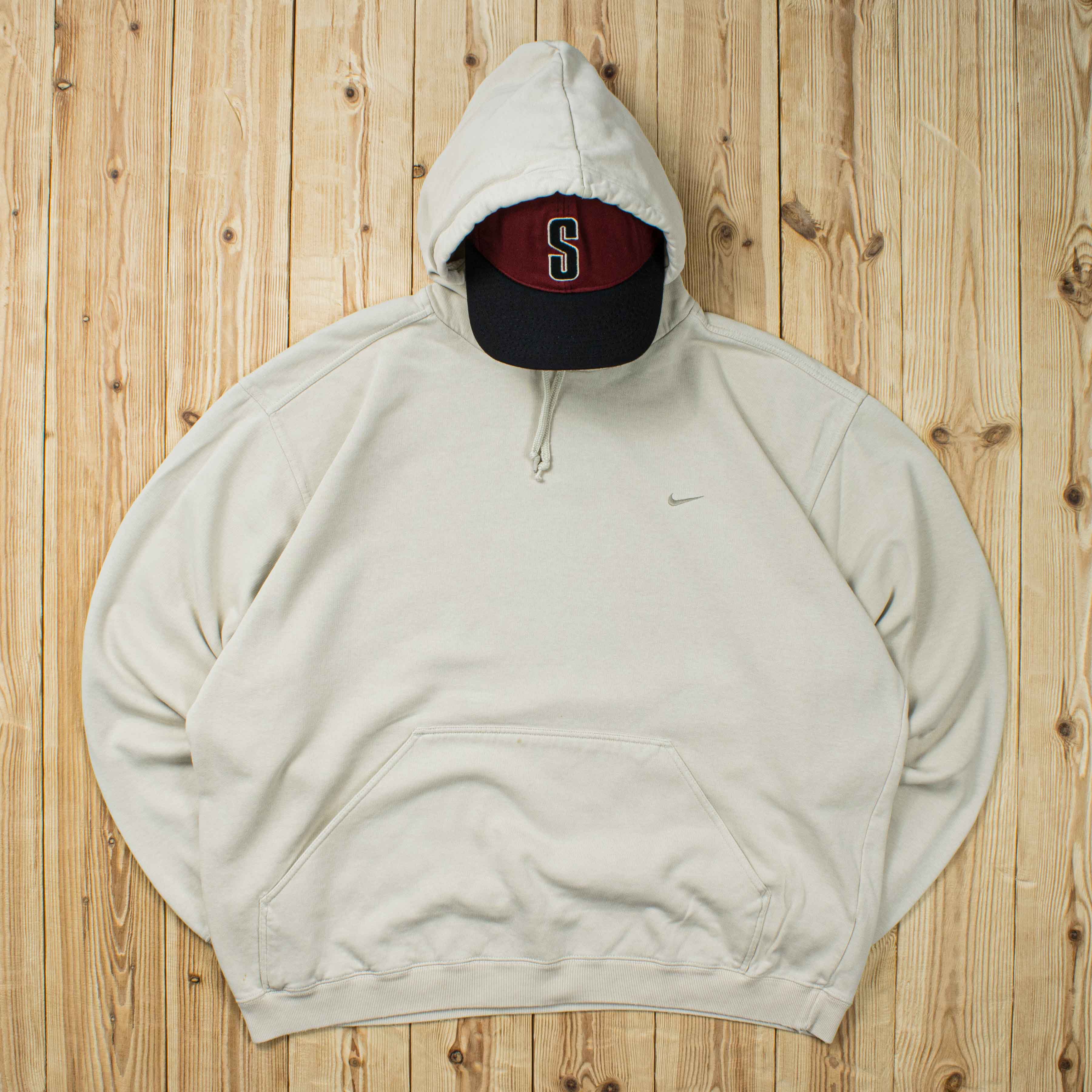 (L) Vintage Nike Essential Embroidered Hoodie