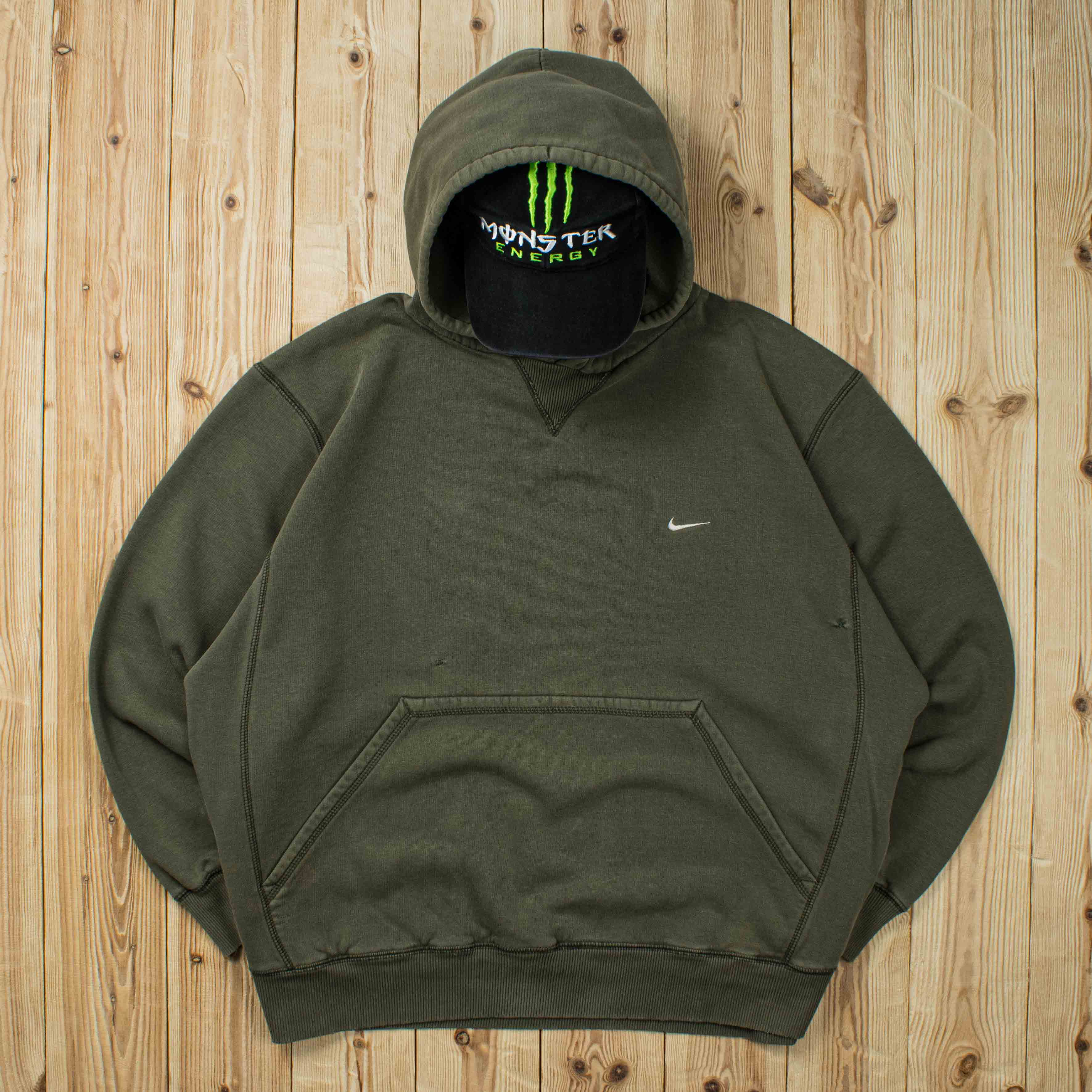 (L) Vintage Nike Essential Embroidered Hoodie