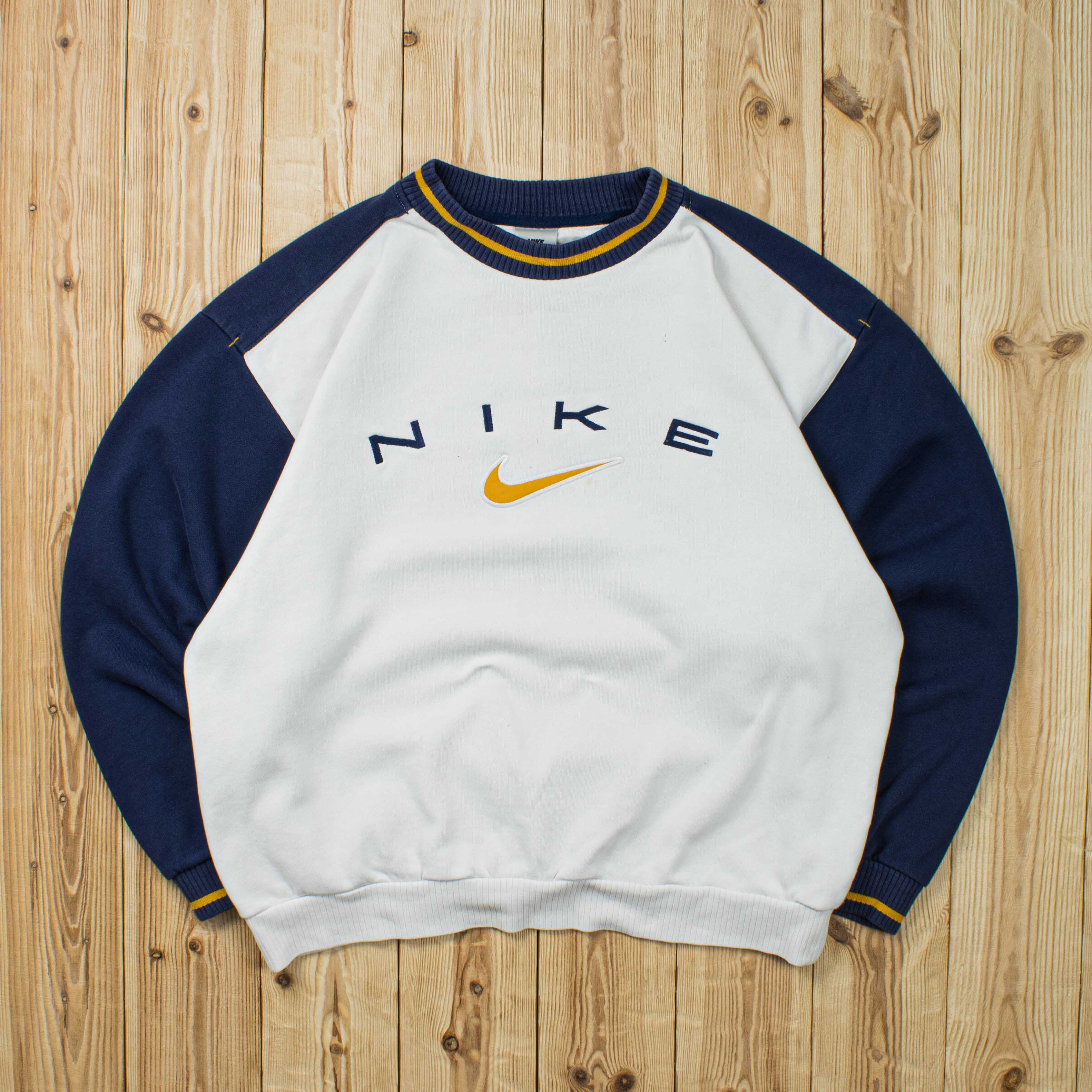 (M) Vintage Nike Spell Out Embroidered Sweatshirt