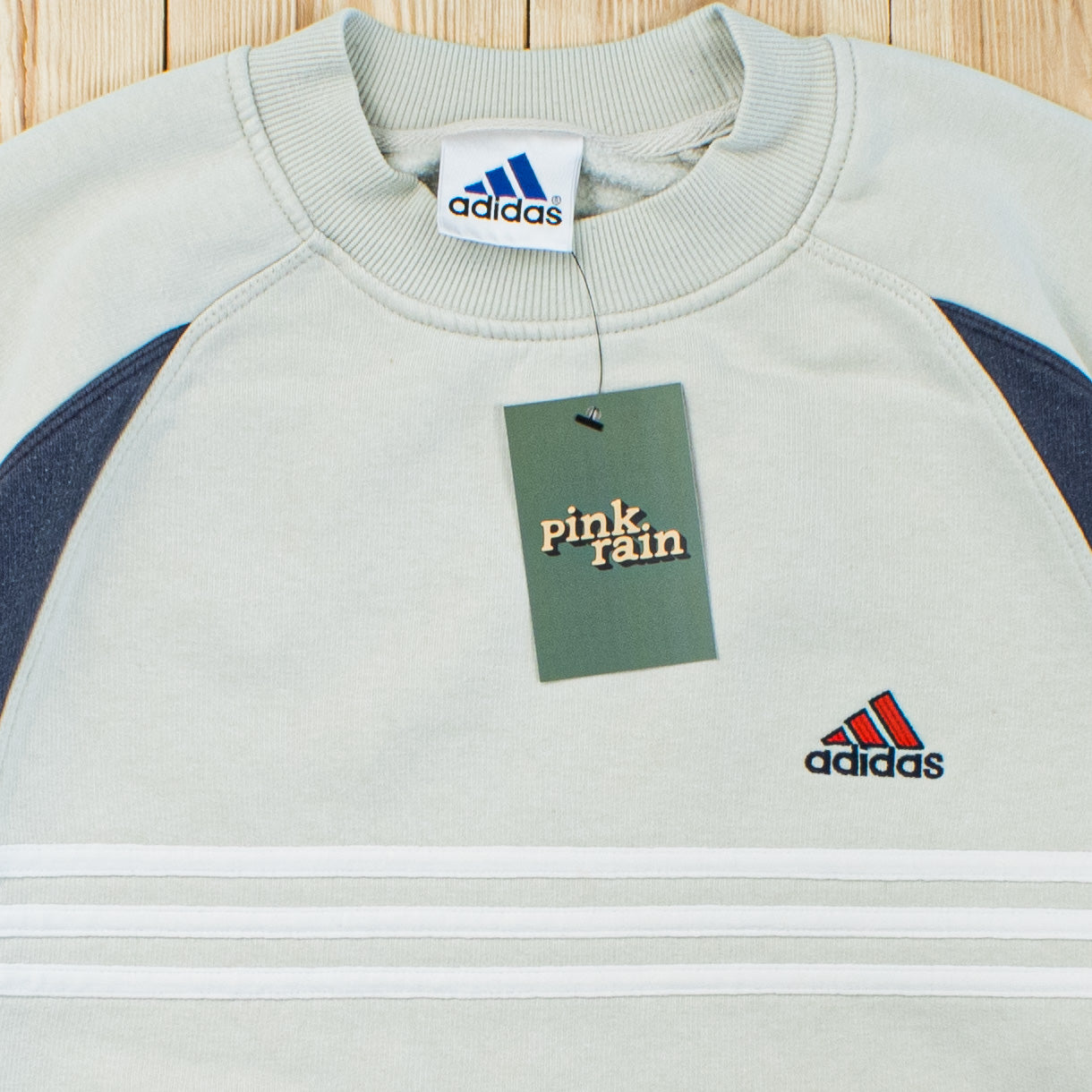(M) Vintage Adidas Essential Embroidered Sweatshirt