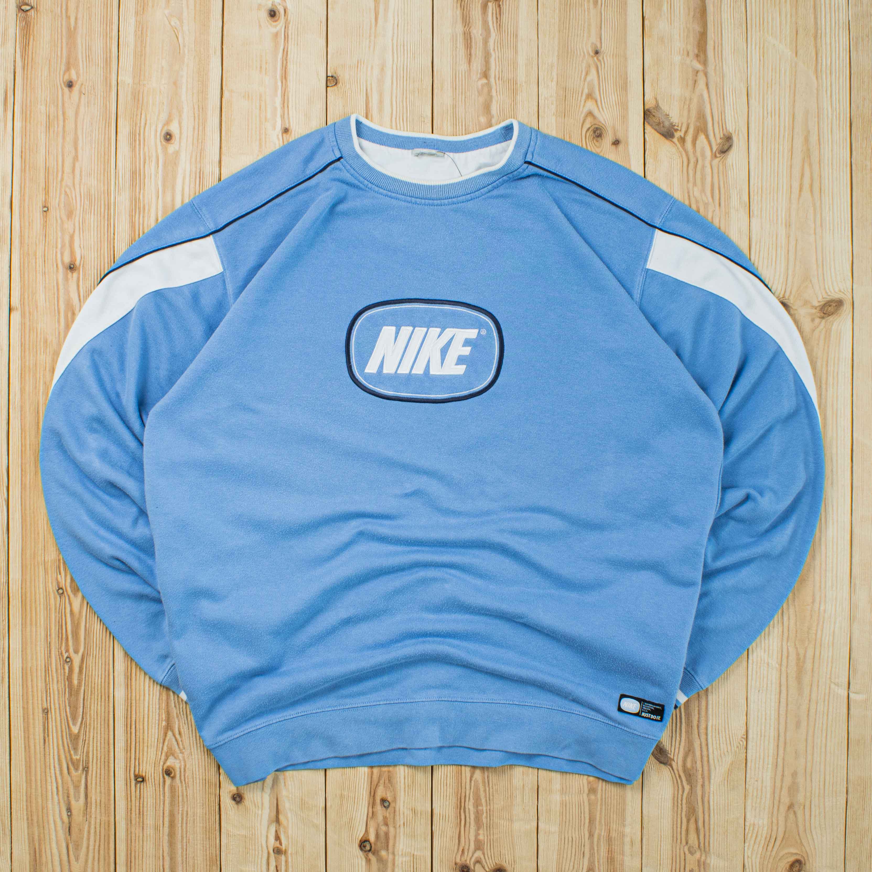 (L) Vintage Nike Spell Out Embroidered Sweatshirt