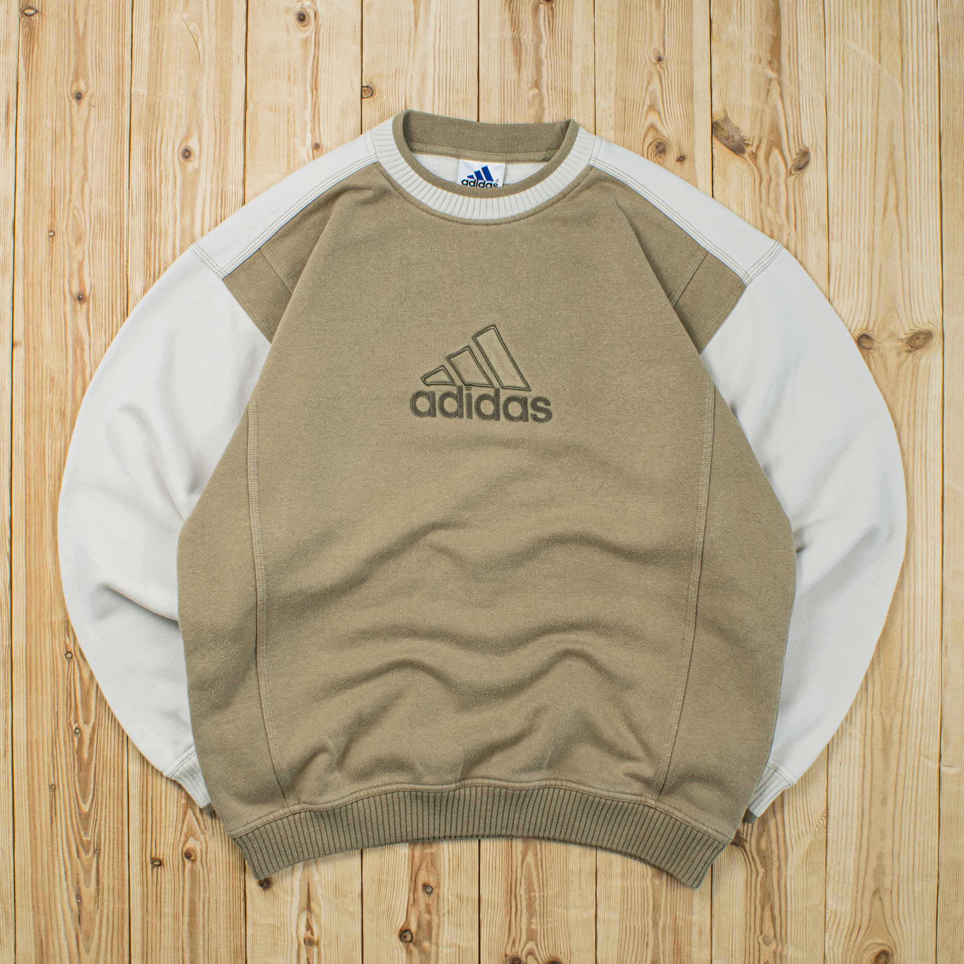 (L) Vintage Adidas Spell Out Embroidered Sweatshirt