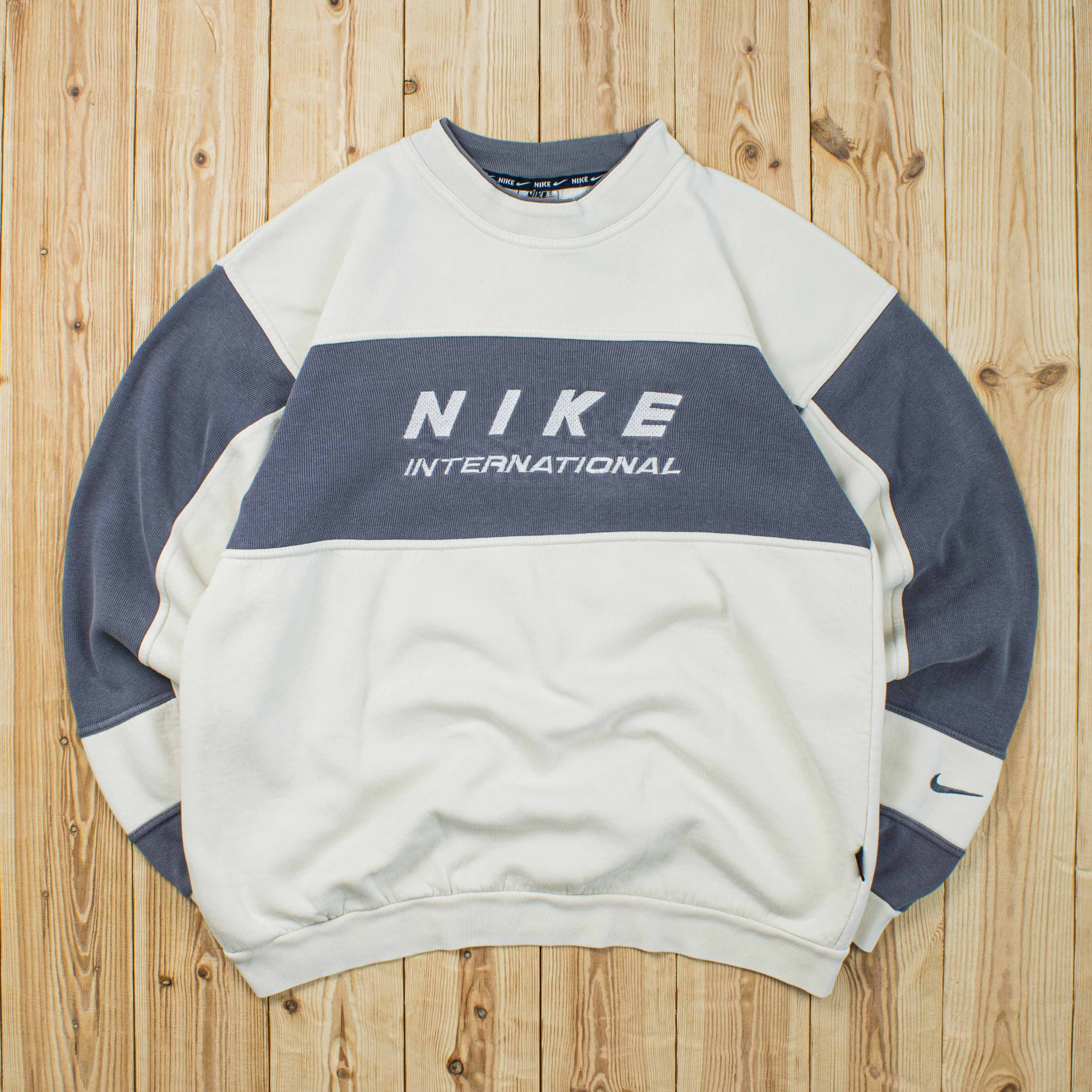 (M) Vintage Nike International Embroidered Sweatshirt