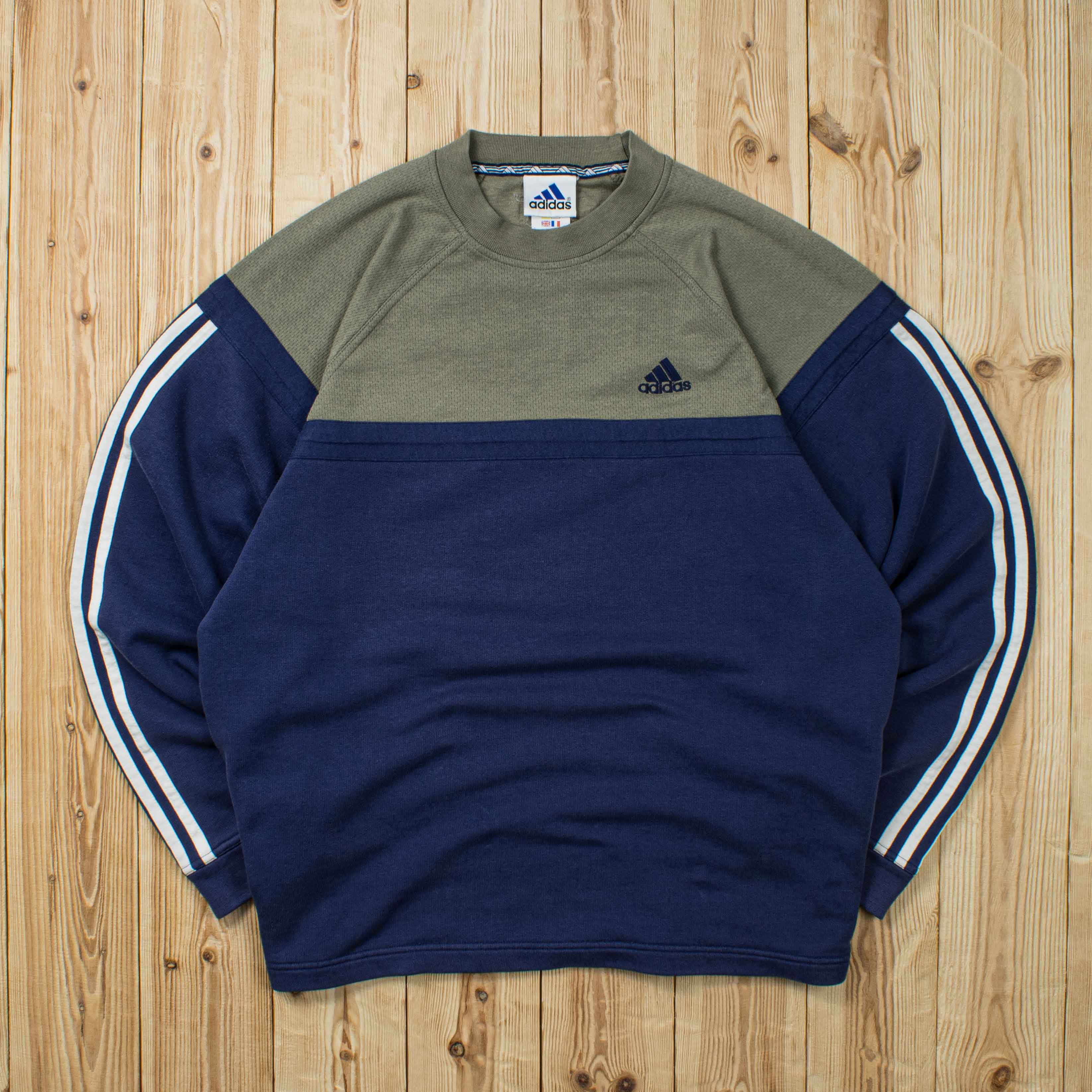 (M) Vintage Adidas Essential Embroidered Sweatshirt