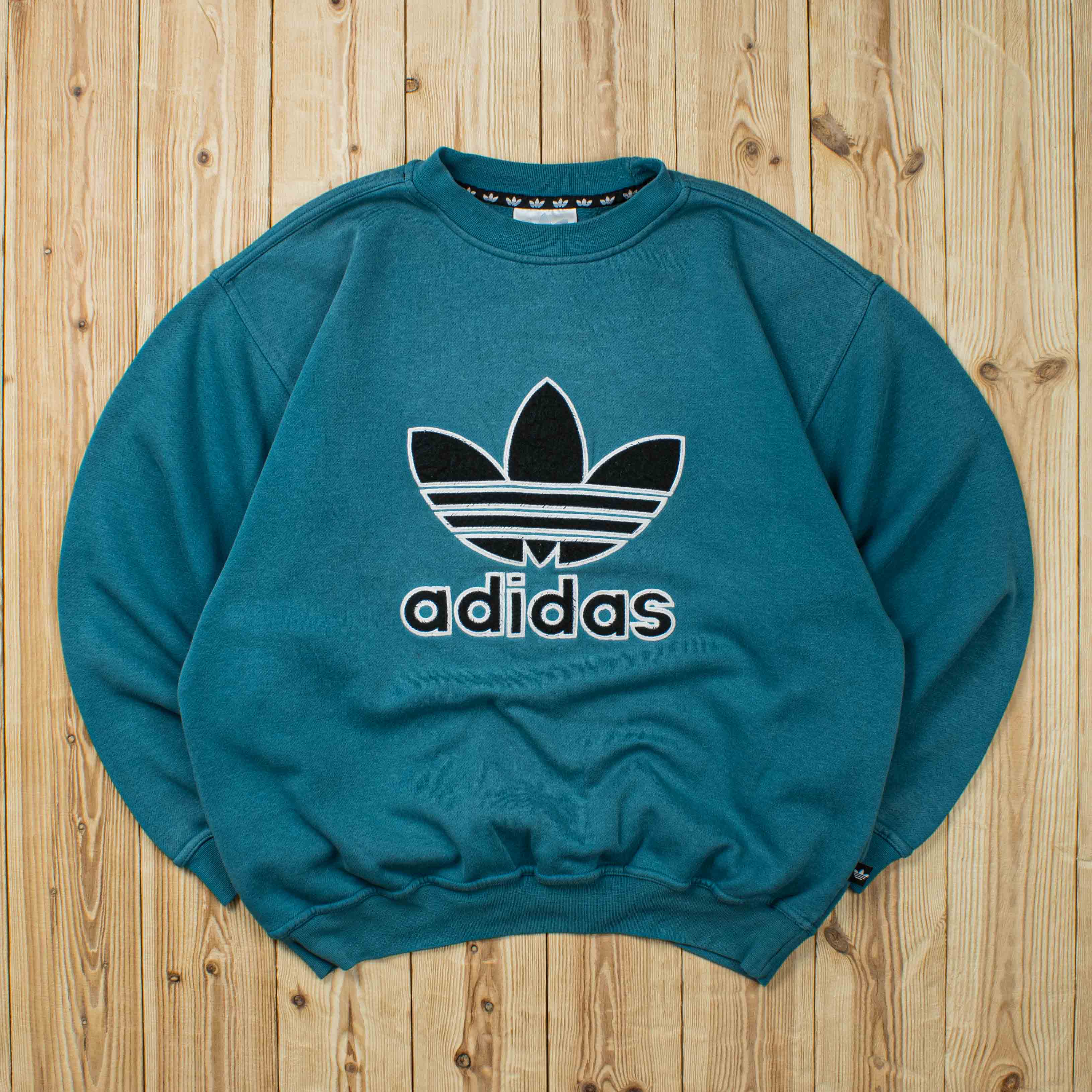 (L) Vintage Adidas Embroidered Sweatshirt