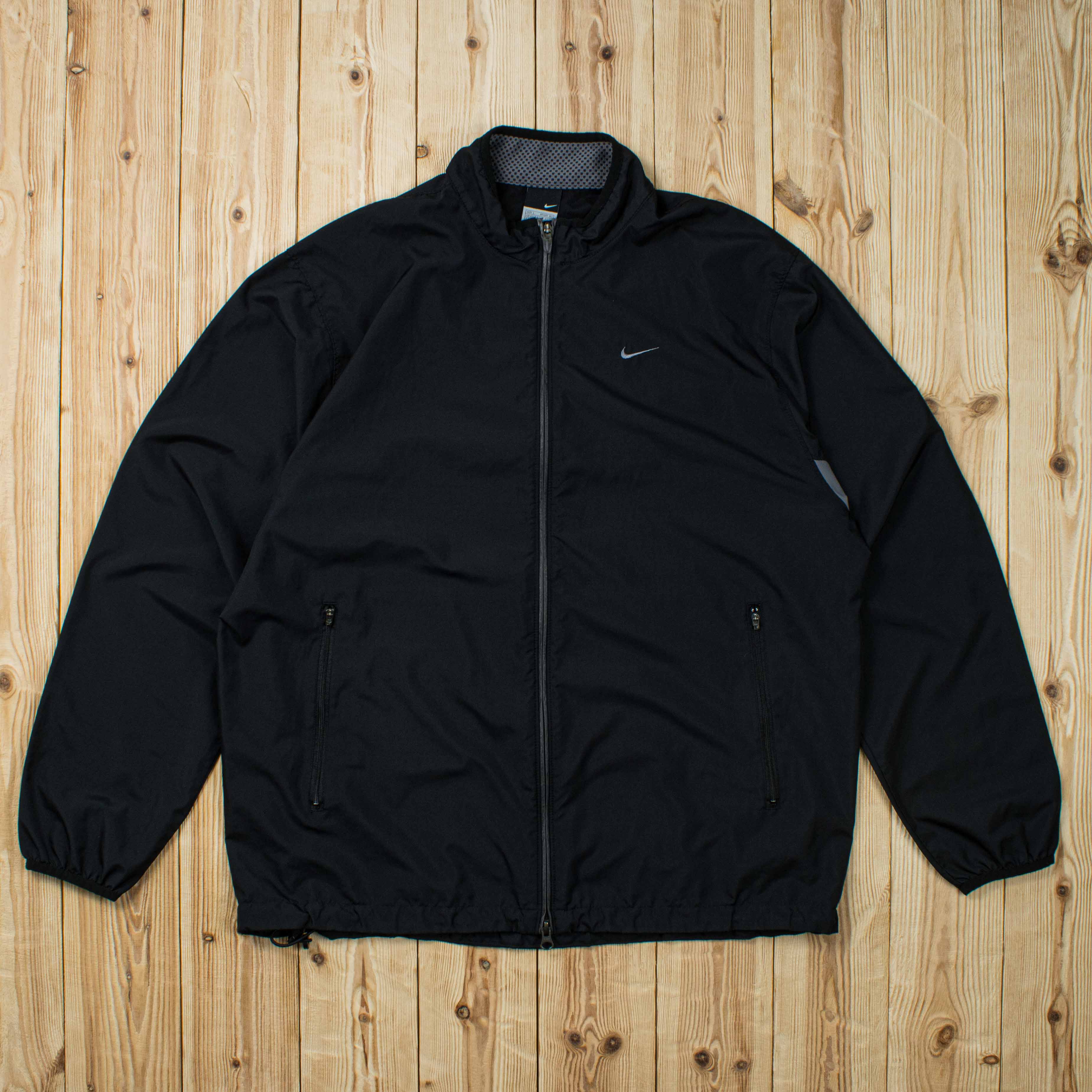 (L) Vintage Nike Essential Embroidered Jacket