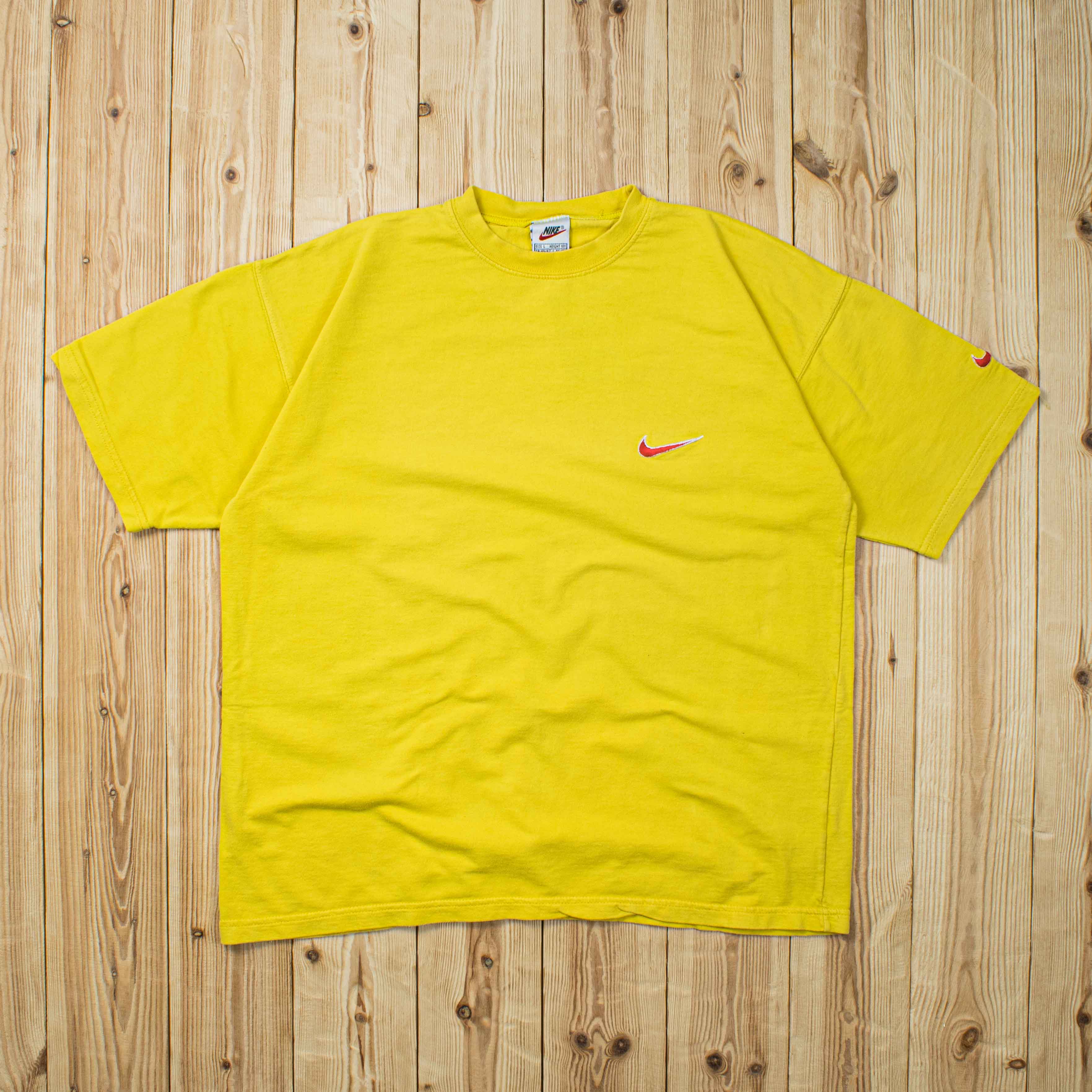 (M) Vintage Nike Essential Embroidered T-Shirt