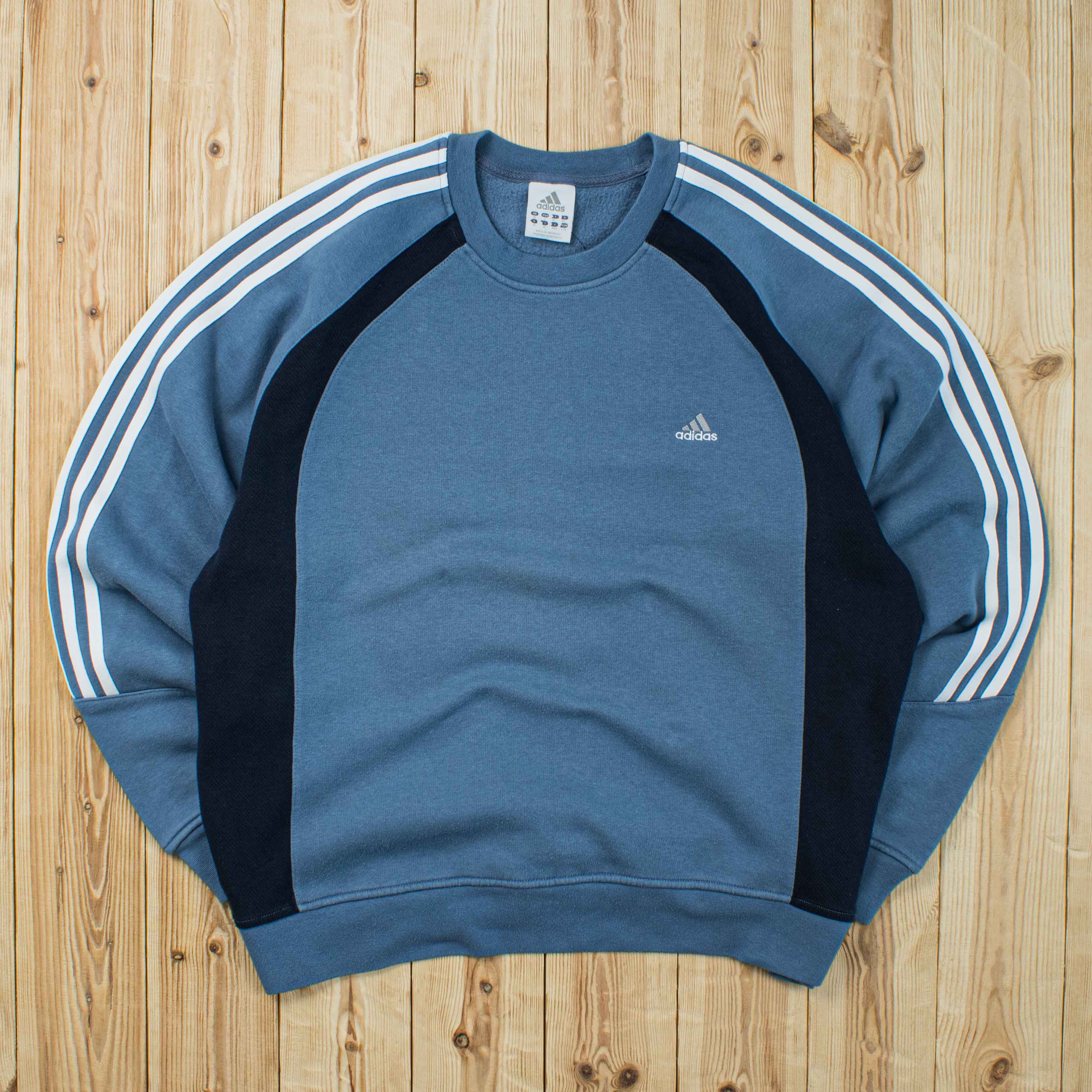(L) Vintage Adidas Essential Embroidered Sweatshirt