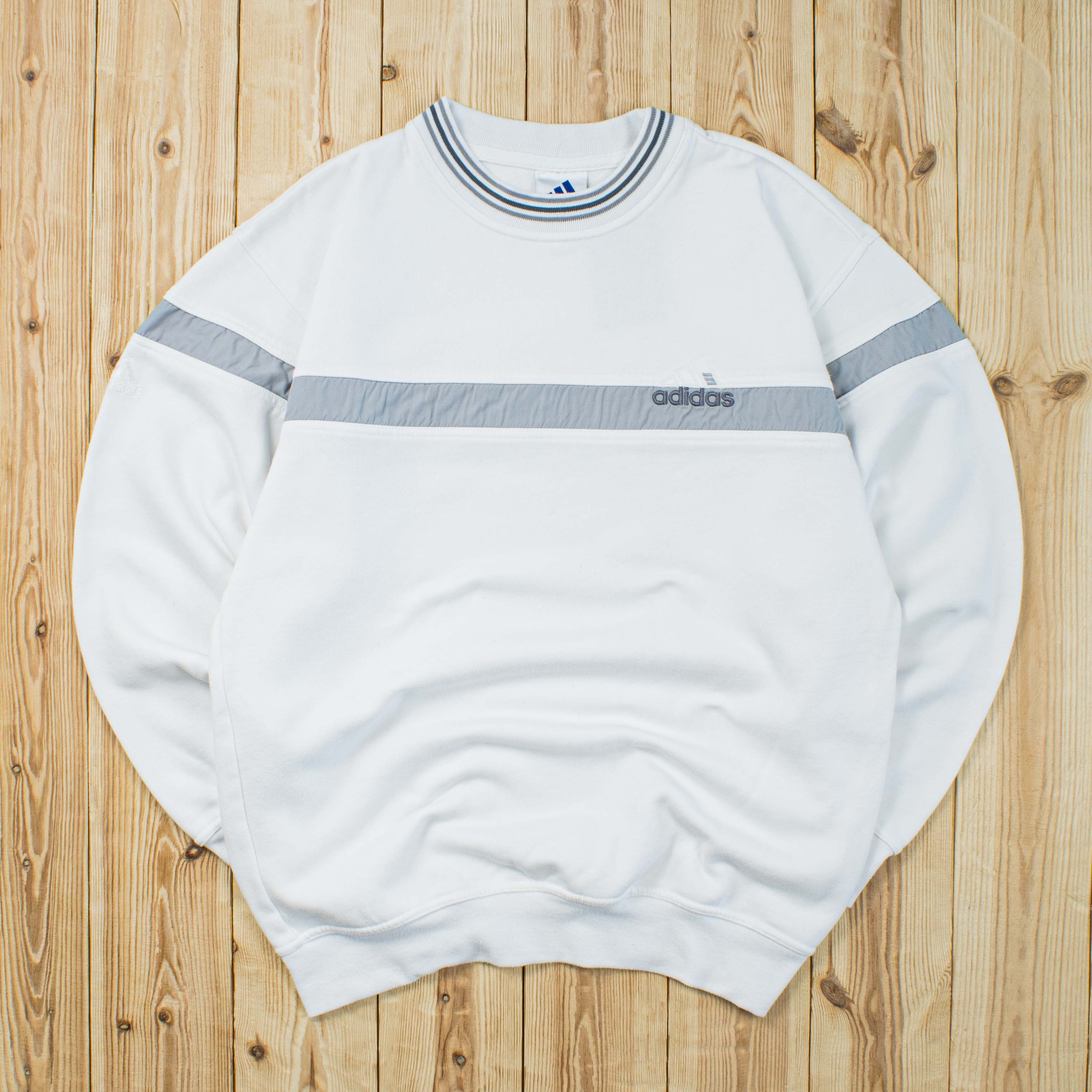 (M) Vintage Adidas Essential Embroidered Sweatshirt
