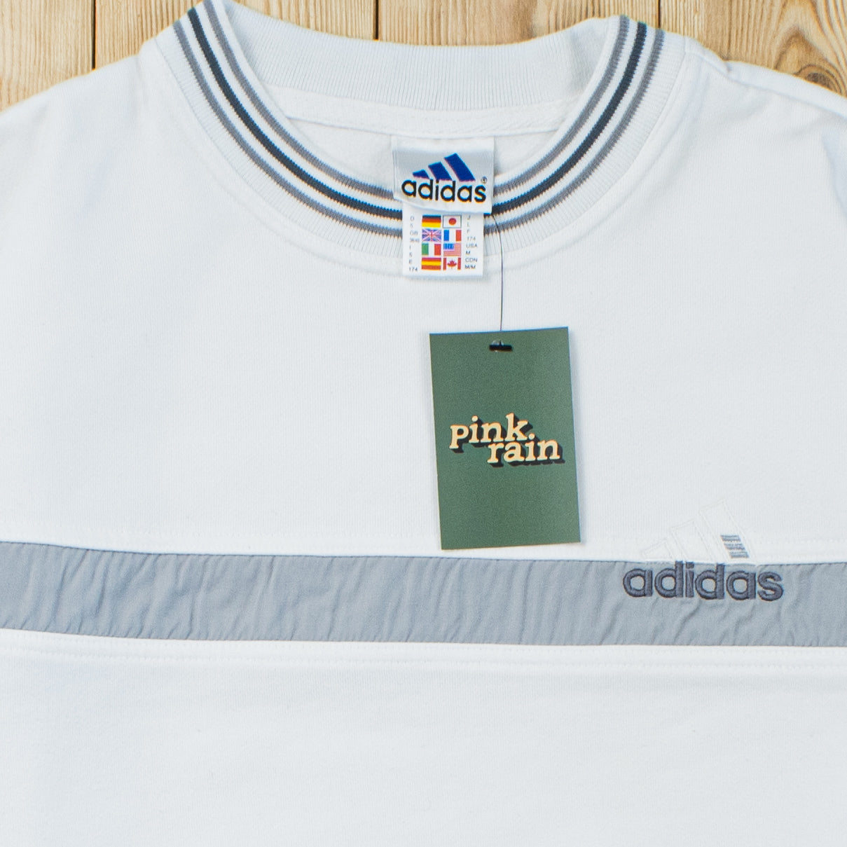(M) Vintage Adidas Essential Embroidered Sweatshirt
