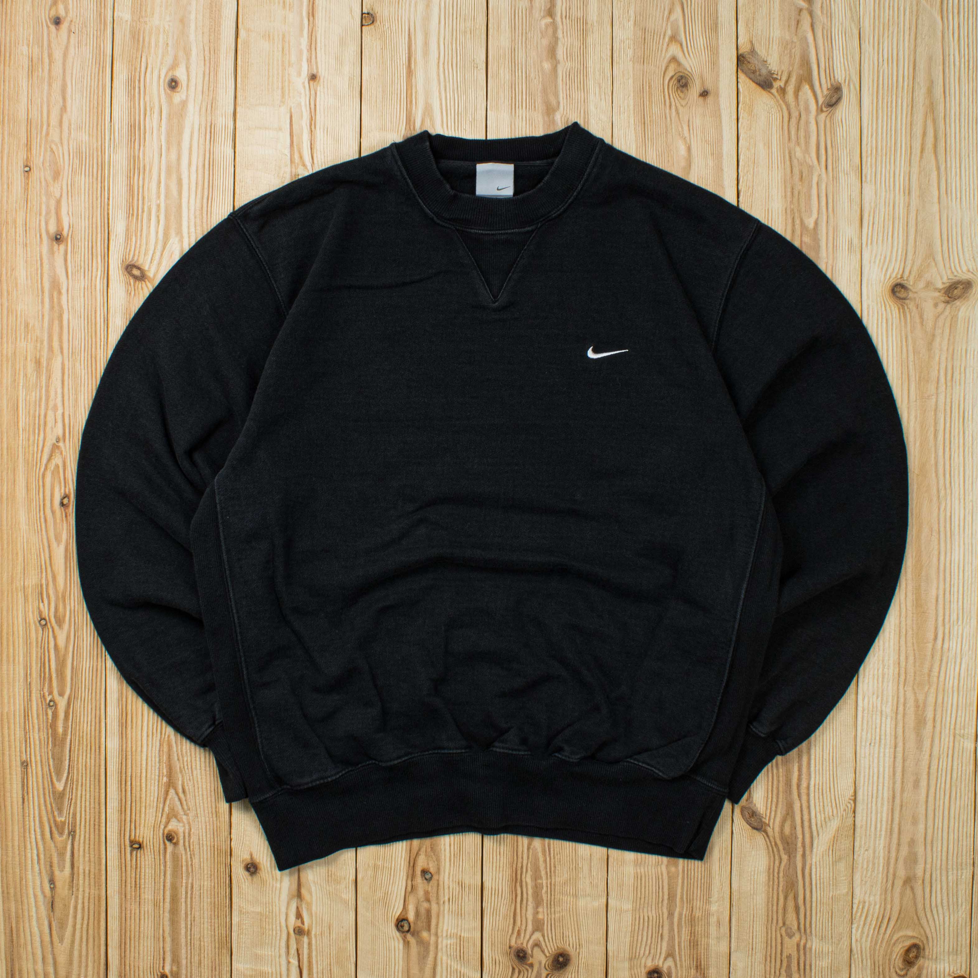 (S) Vintage Nike Essential Embroidered Sweatshirt