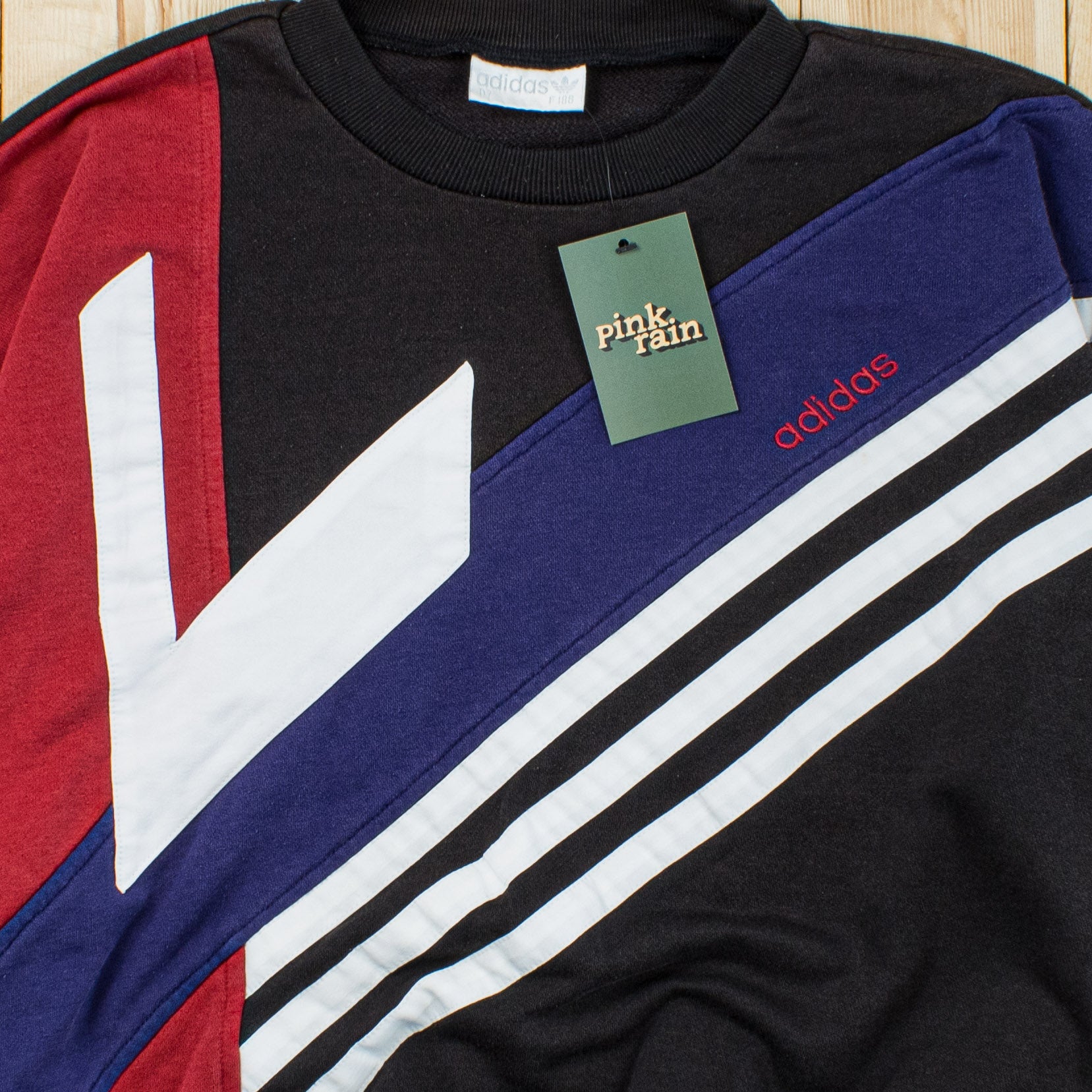 (M/L) Vintage Adidas Embroidered Sweatshirt