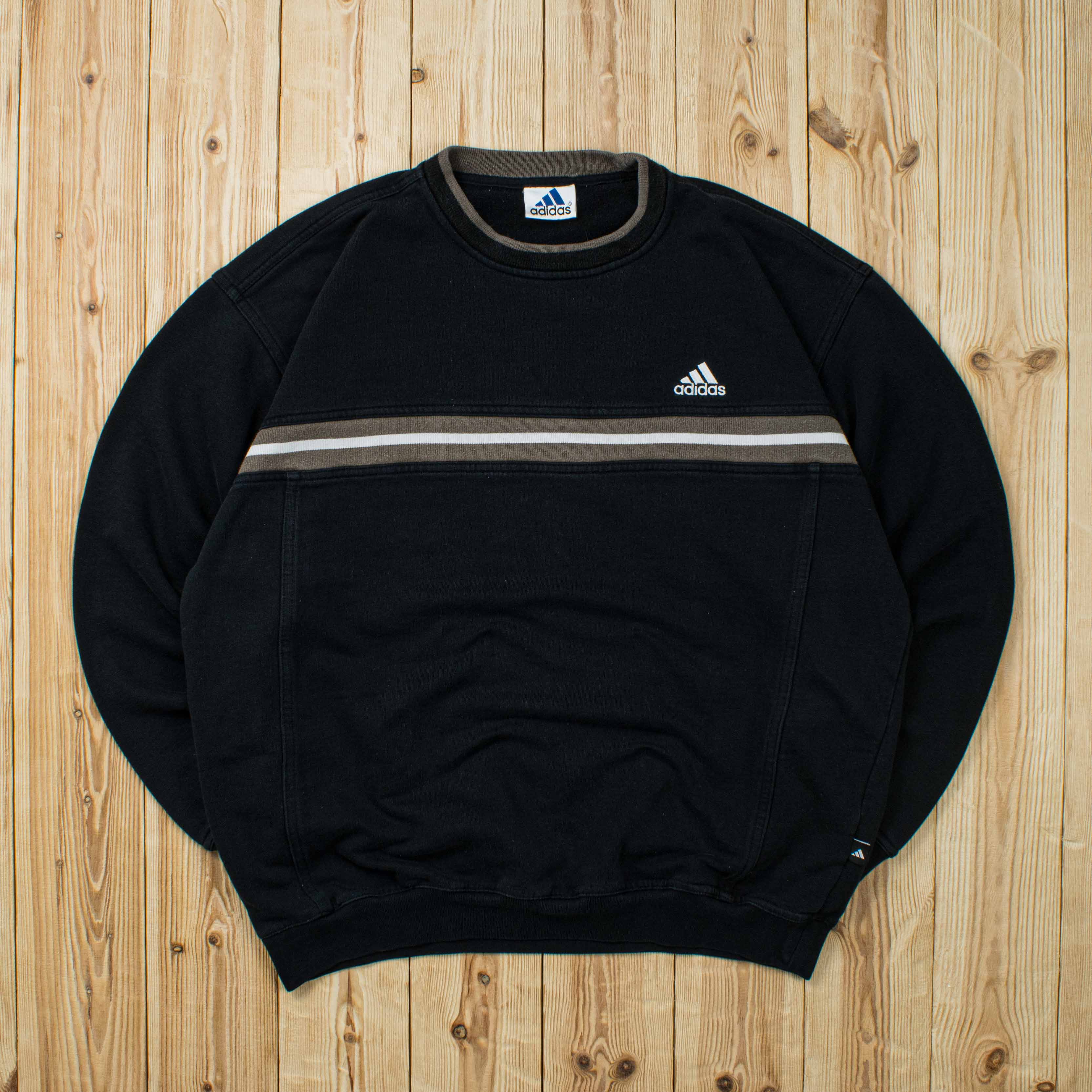(L) Vintage Adidas Essential Embroidered Sweatshirt