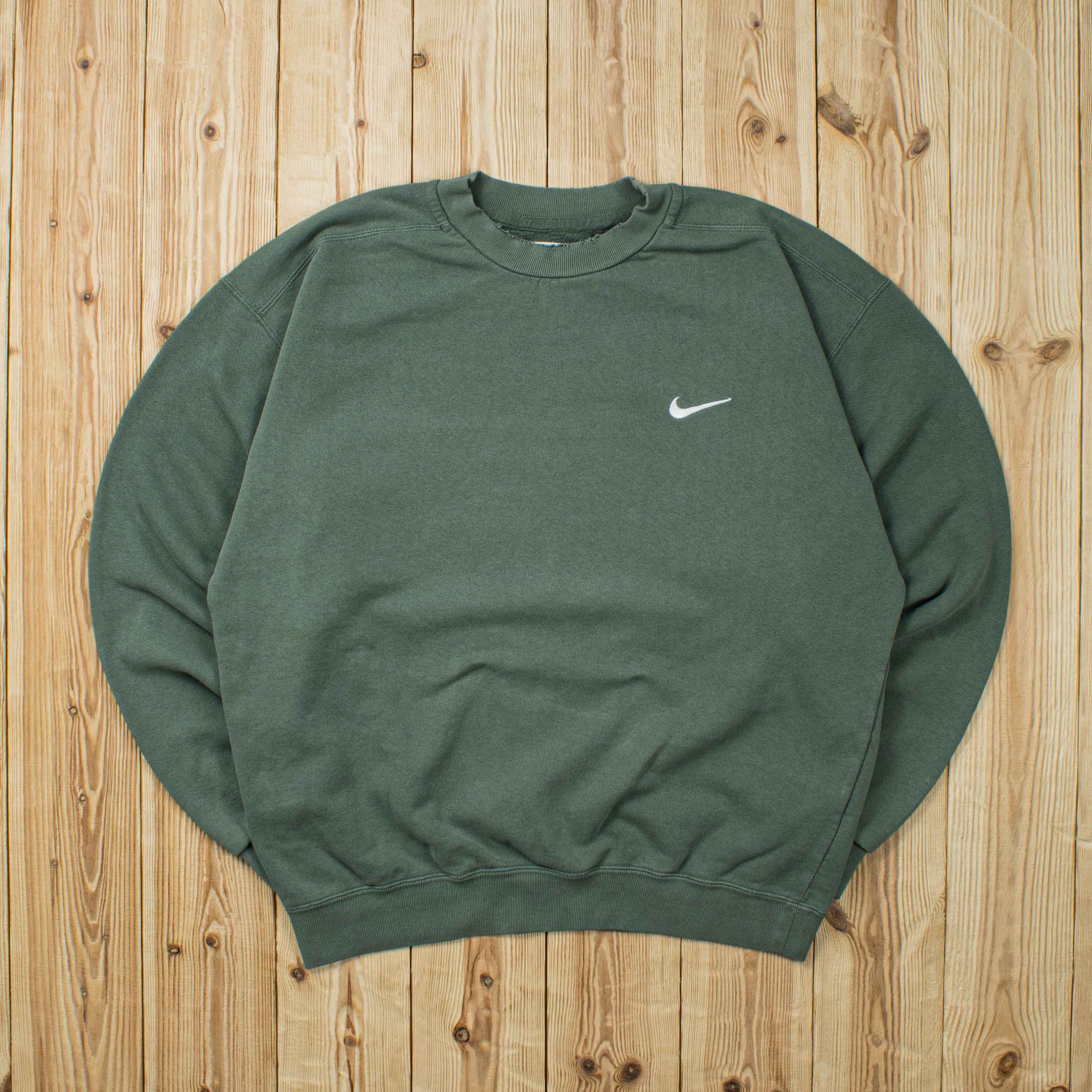 (M) Vintage Nike Essential Embroidered Sweatshirt
